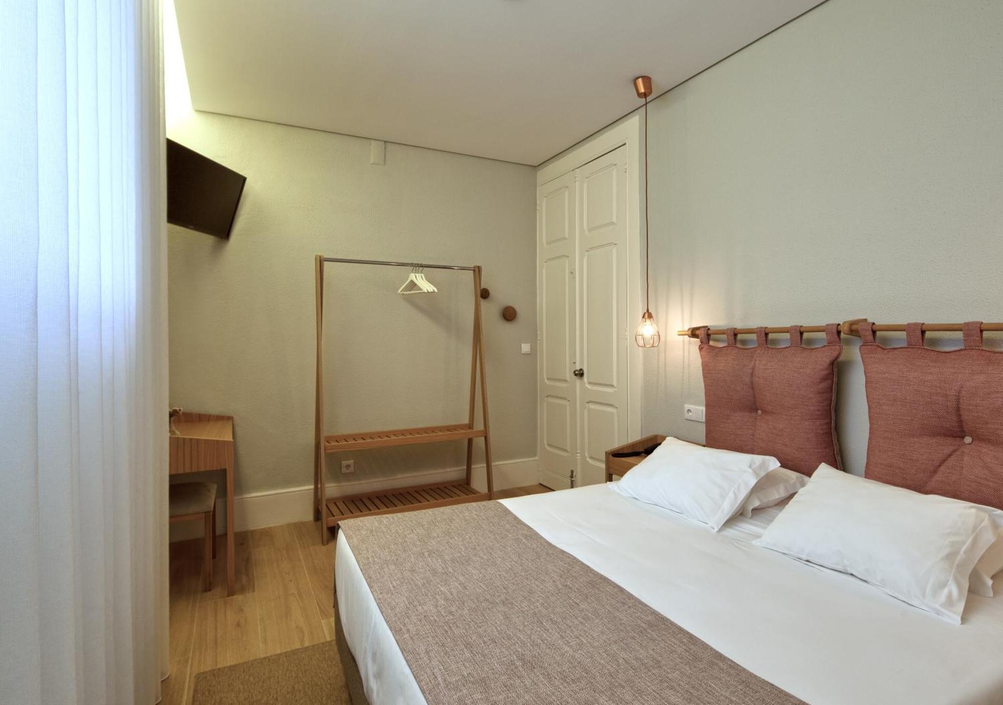 Comfort Double Room Semi Basement