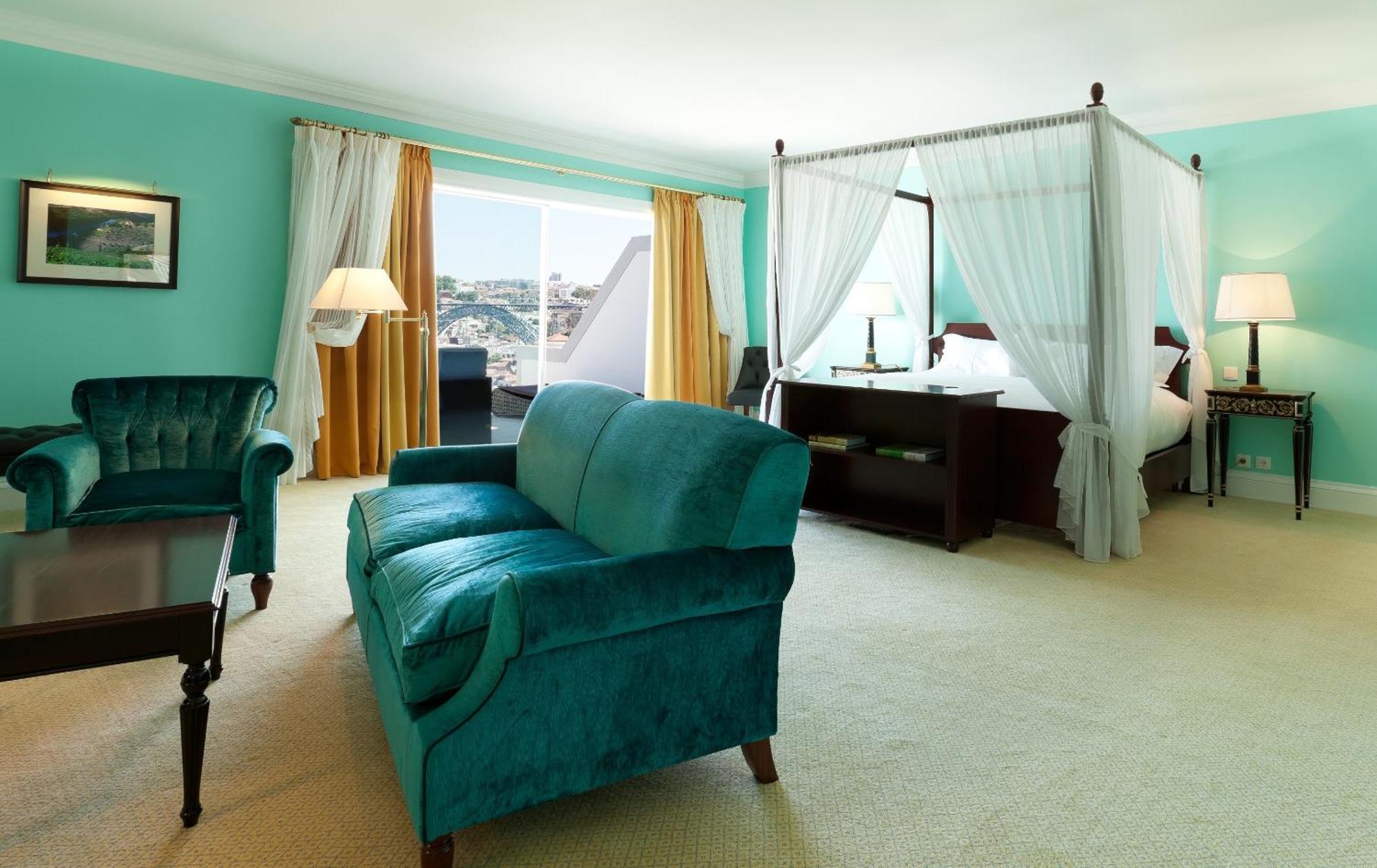 Deluxe Suite Panoramic River View