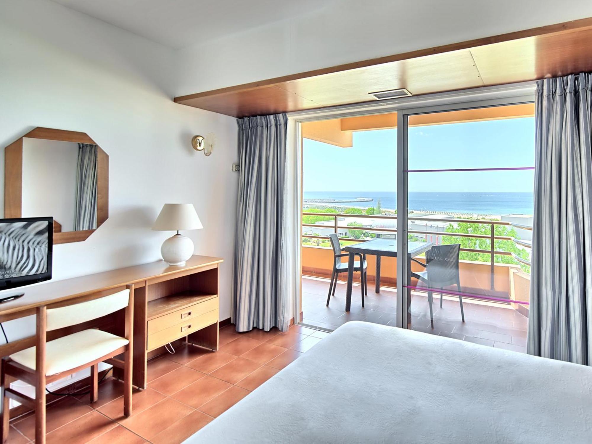 One-Bedroom Apartment Sea View