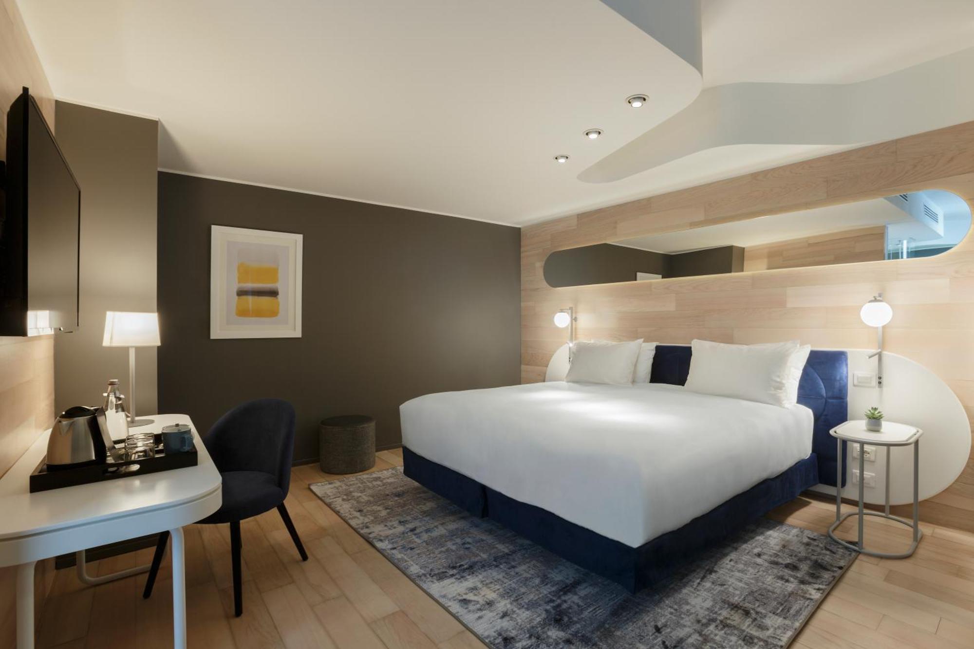 Premium King Room with City View,1274466688:JPEG