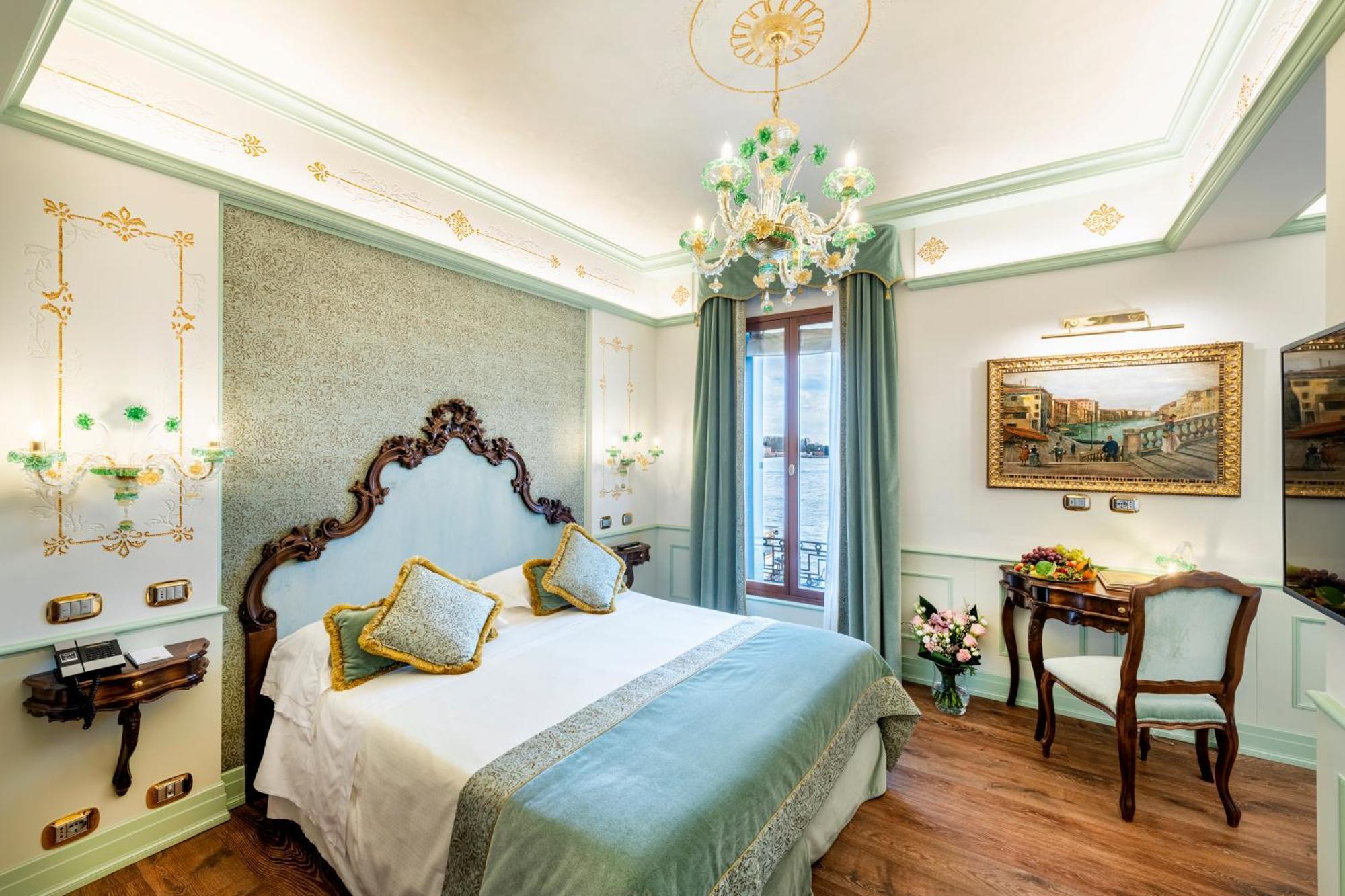 Deluxe Double or Twin Room Grand Canal View