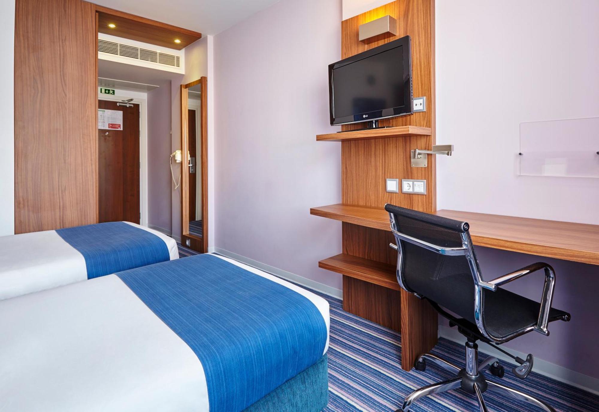 Standard Twin Room,1274518243:JPEG
