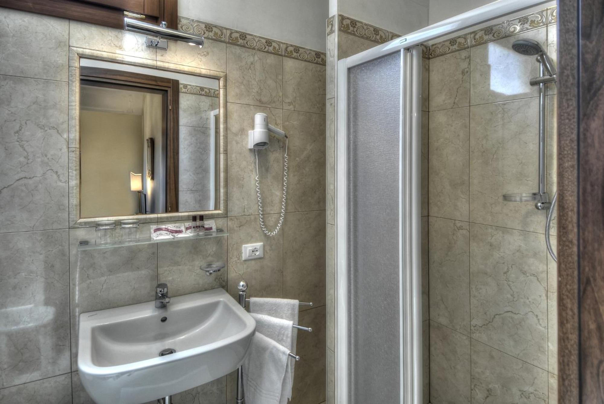 Double Room with Square View,1546003312:JPEG
