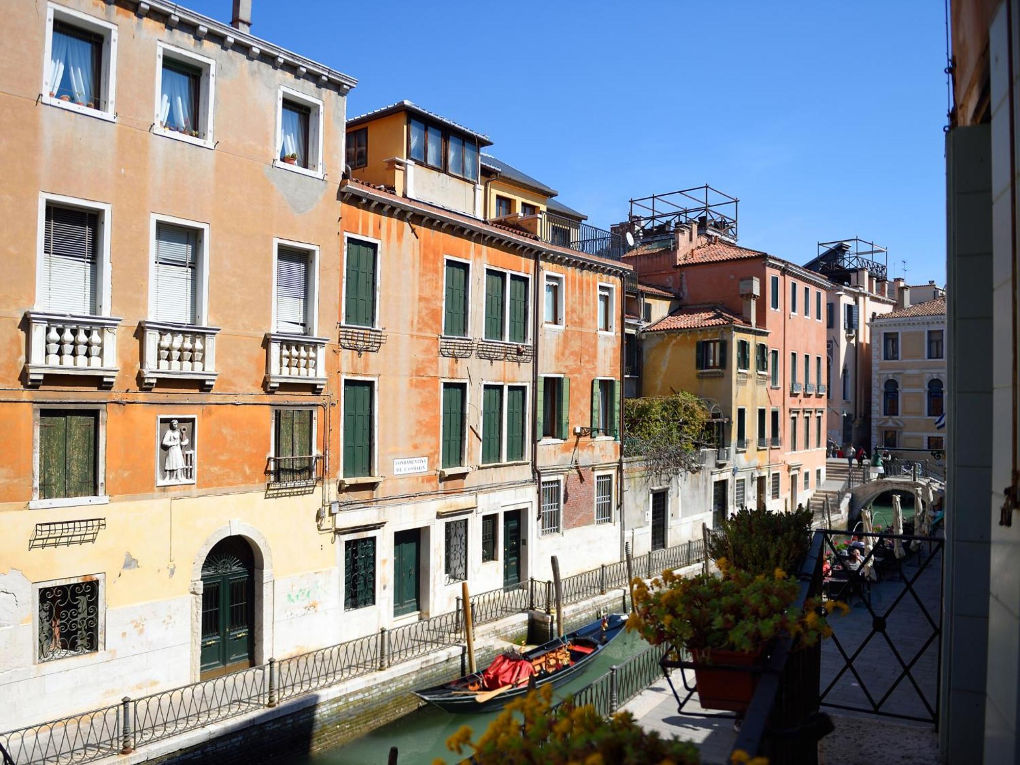 Superior Double Room Canal View
