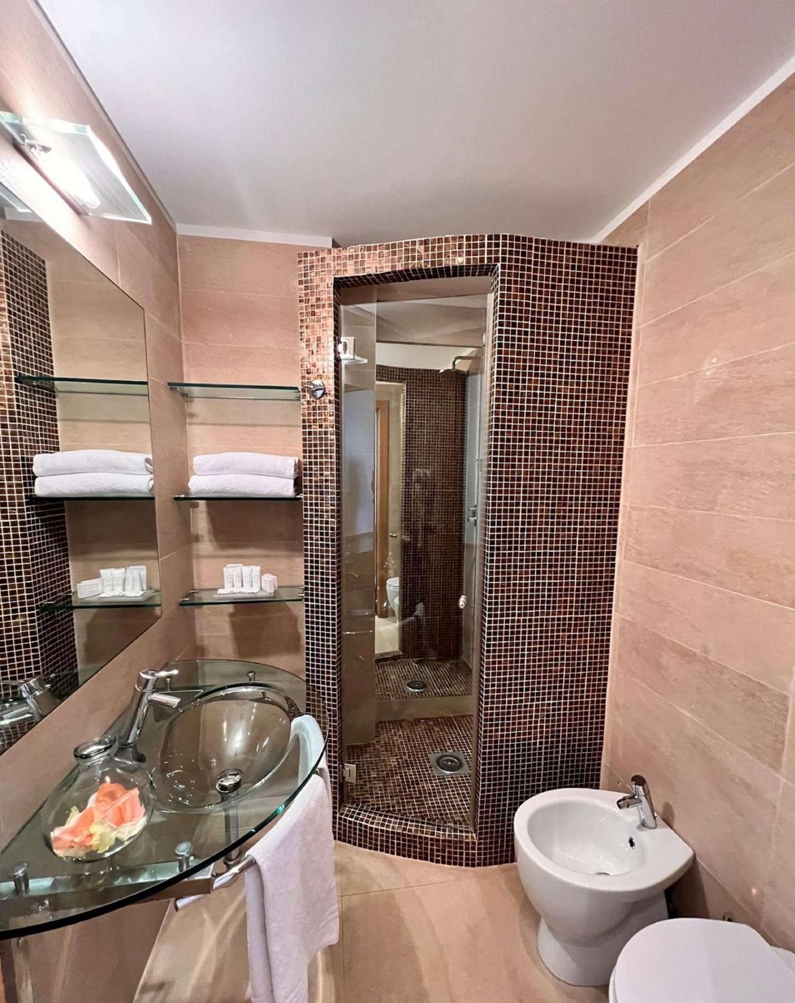 Comfort Queen Room