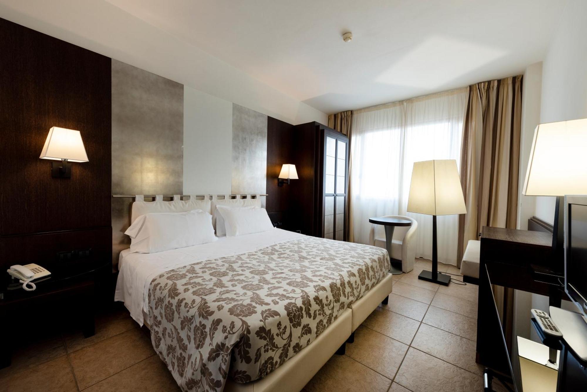 Superior Double or Twin Room with Spa Access,1028386132:JPEG