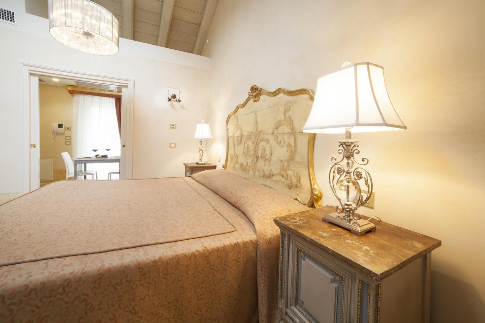 Large Double or Twin Room,1366748696:JPEG