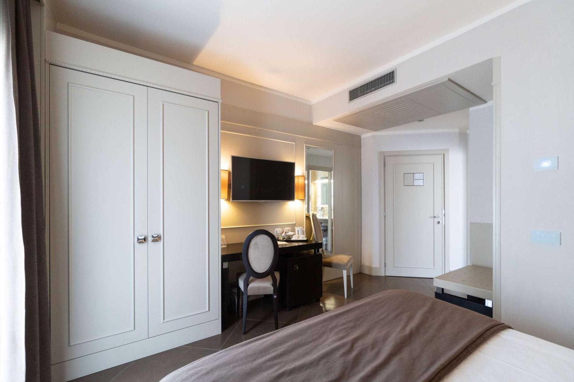 Classic Queen Room
