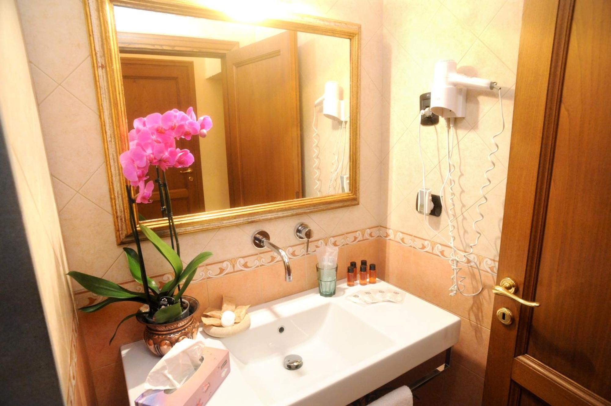 Double or Twin Room,1209464365:JPEG