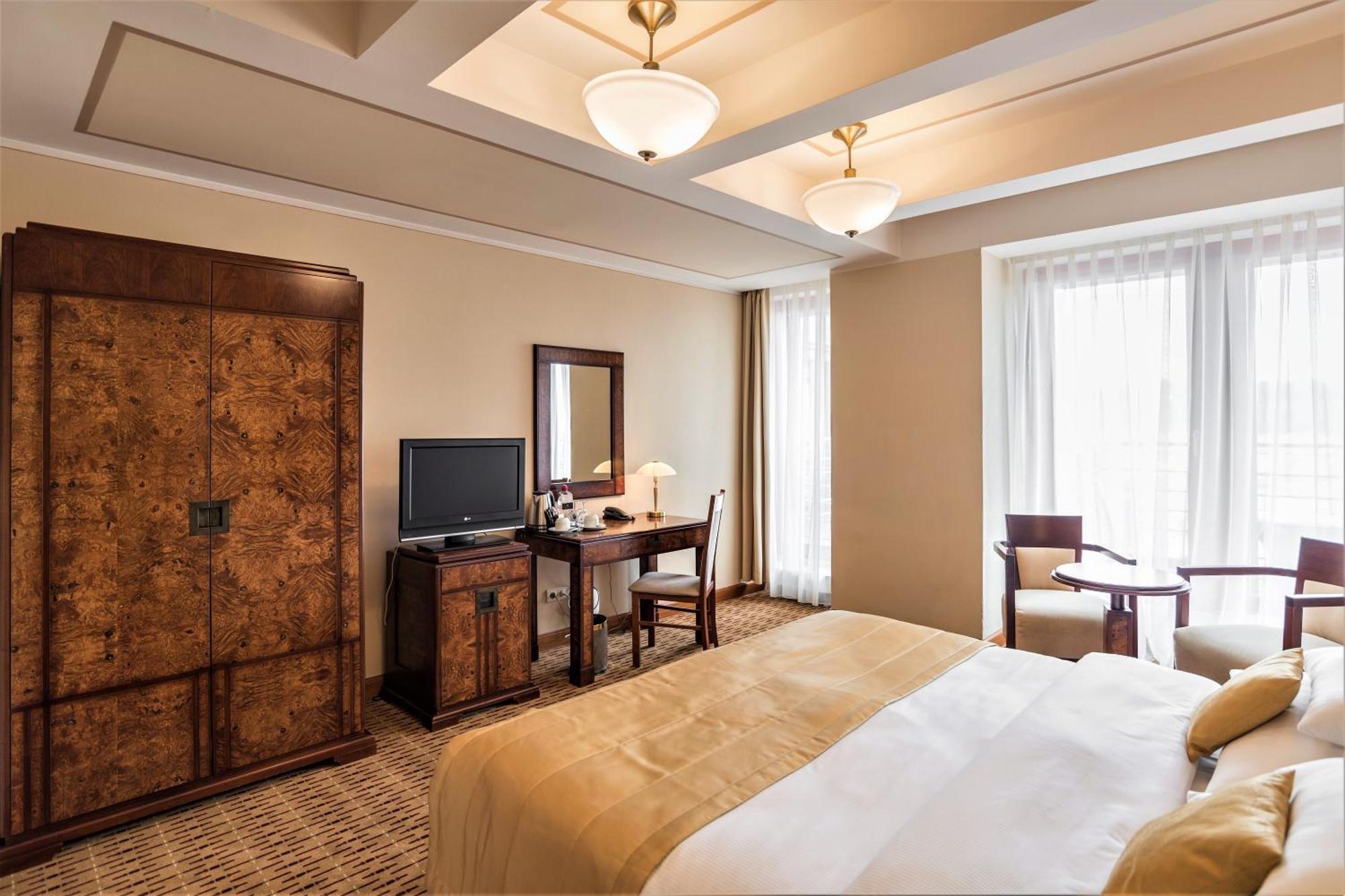 Deluxe Double Room Castle or City View