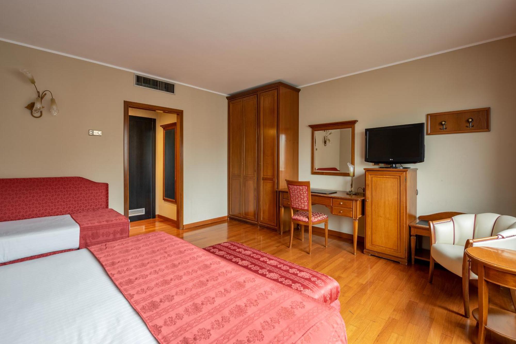 Quadruple Room,1274666425:JPEG