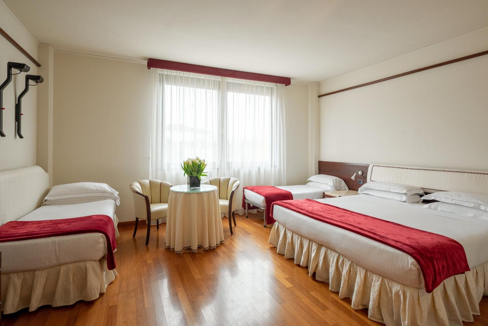 Triple Room,1274666383:JPEG