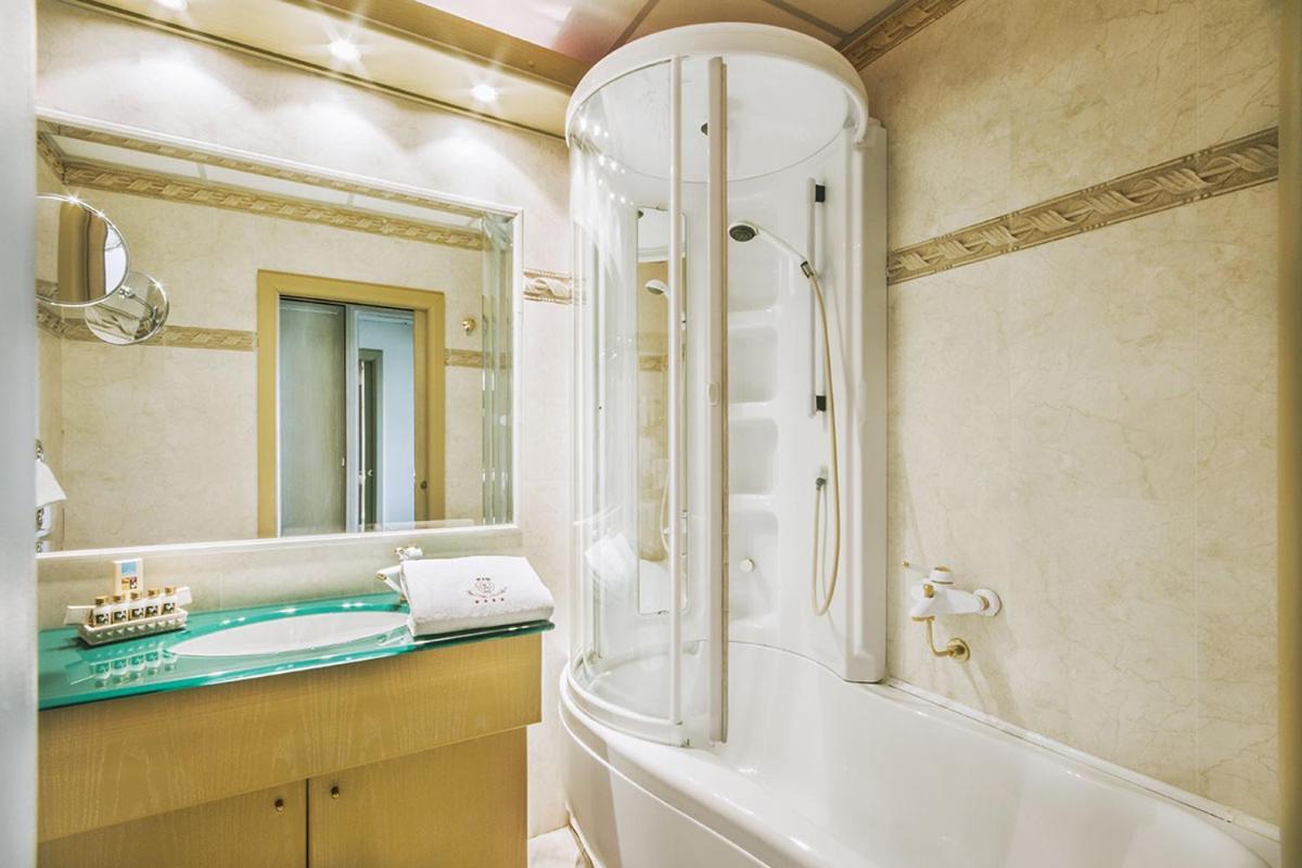 Classic Double Room with Balcony and Garden view,1274679376:JPEG