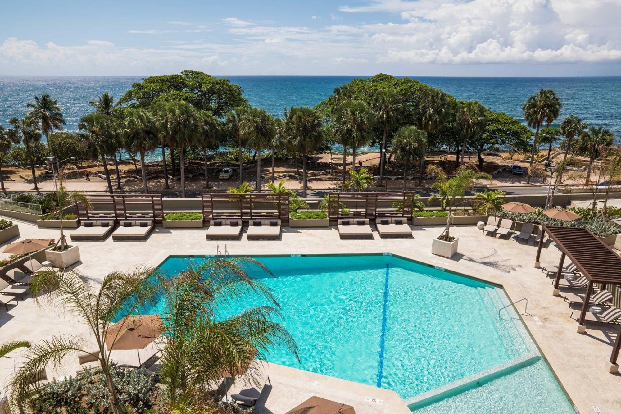 Club lounge access, 1 Bedroom Studio Suite, Pool front view