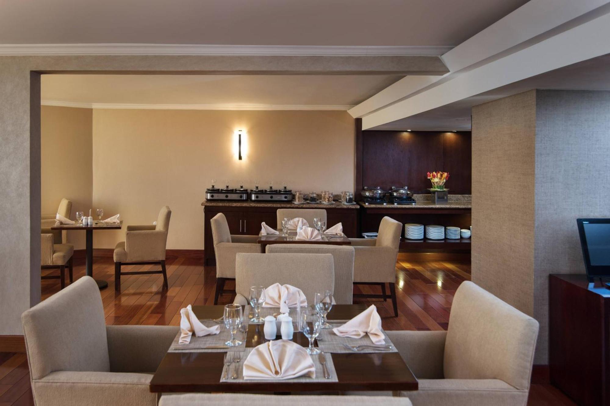 Club lounge access, Guest room, 2 Queen, Ocean view