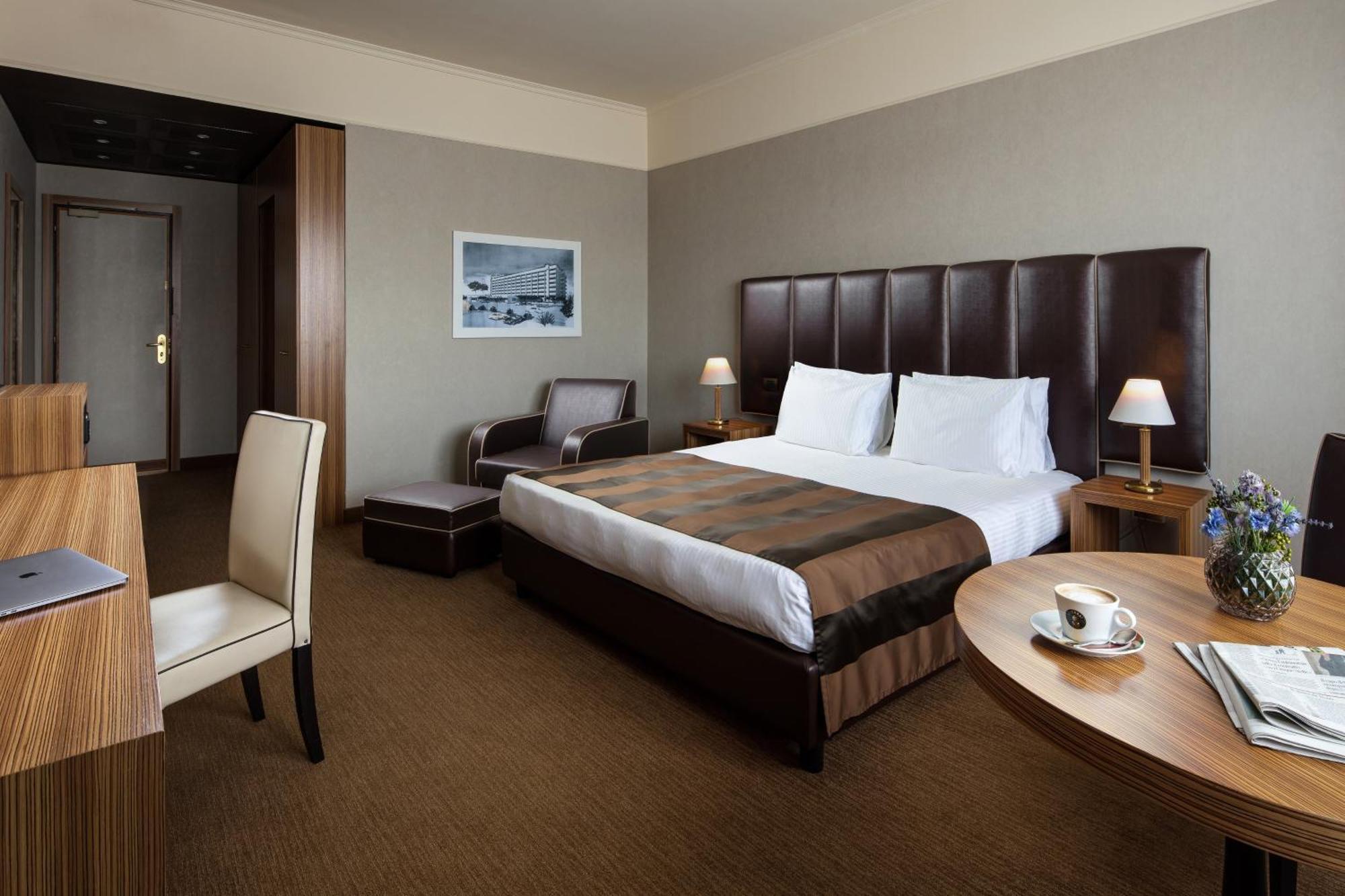 Premium King Room