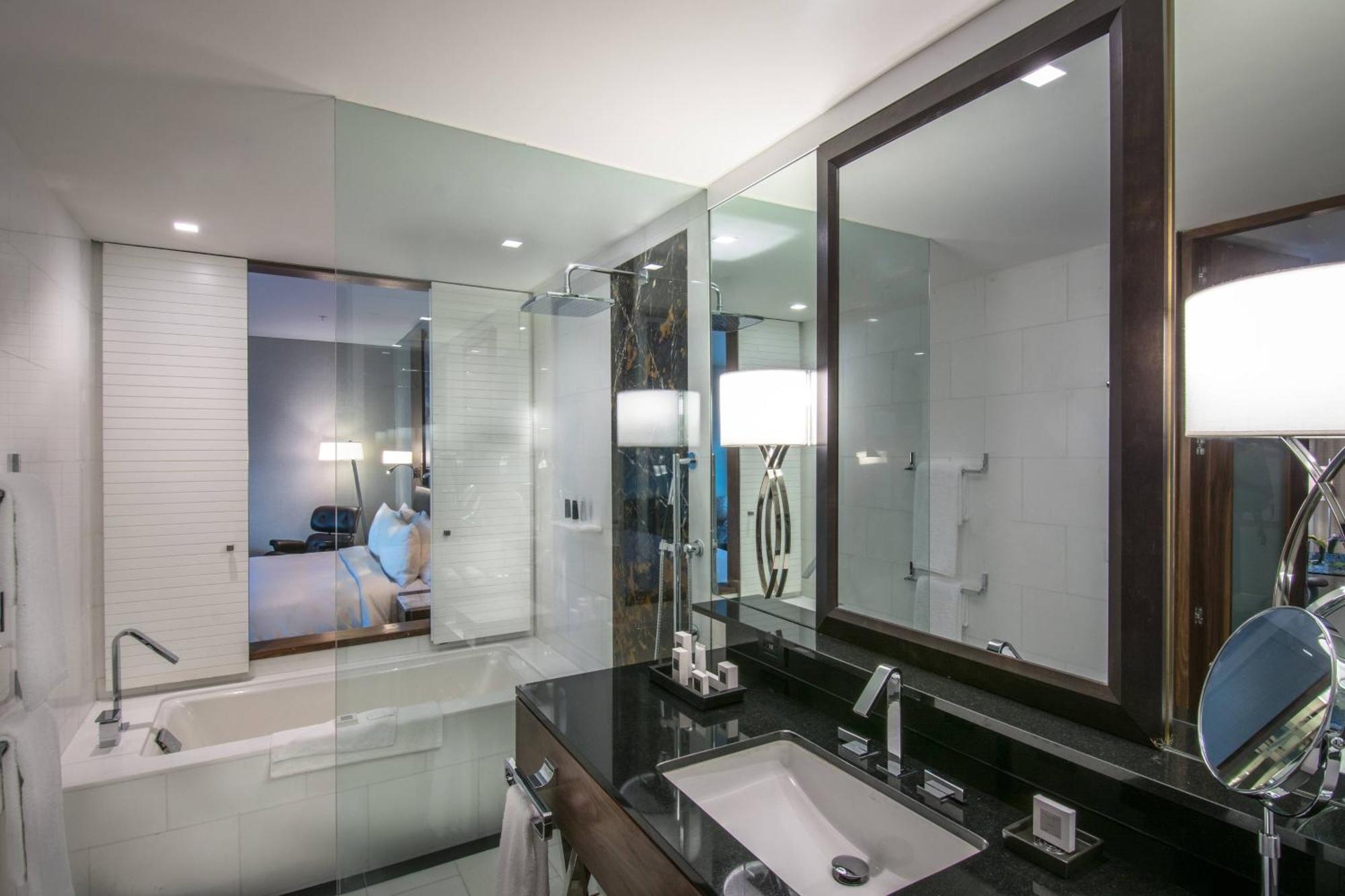 Executive Deluxe Concierge lounge access Guest room,1392894731:JPEG