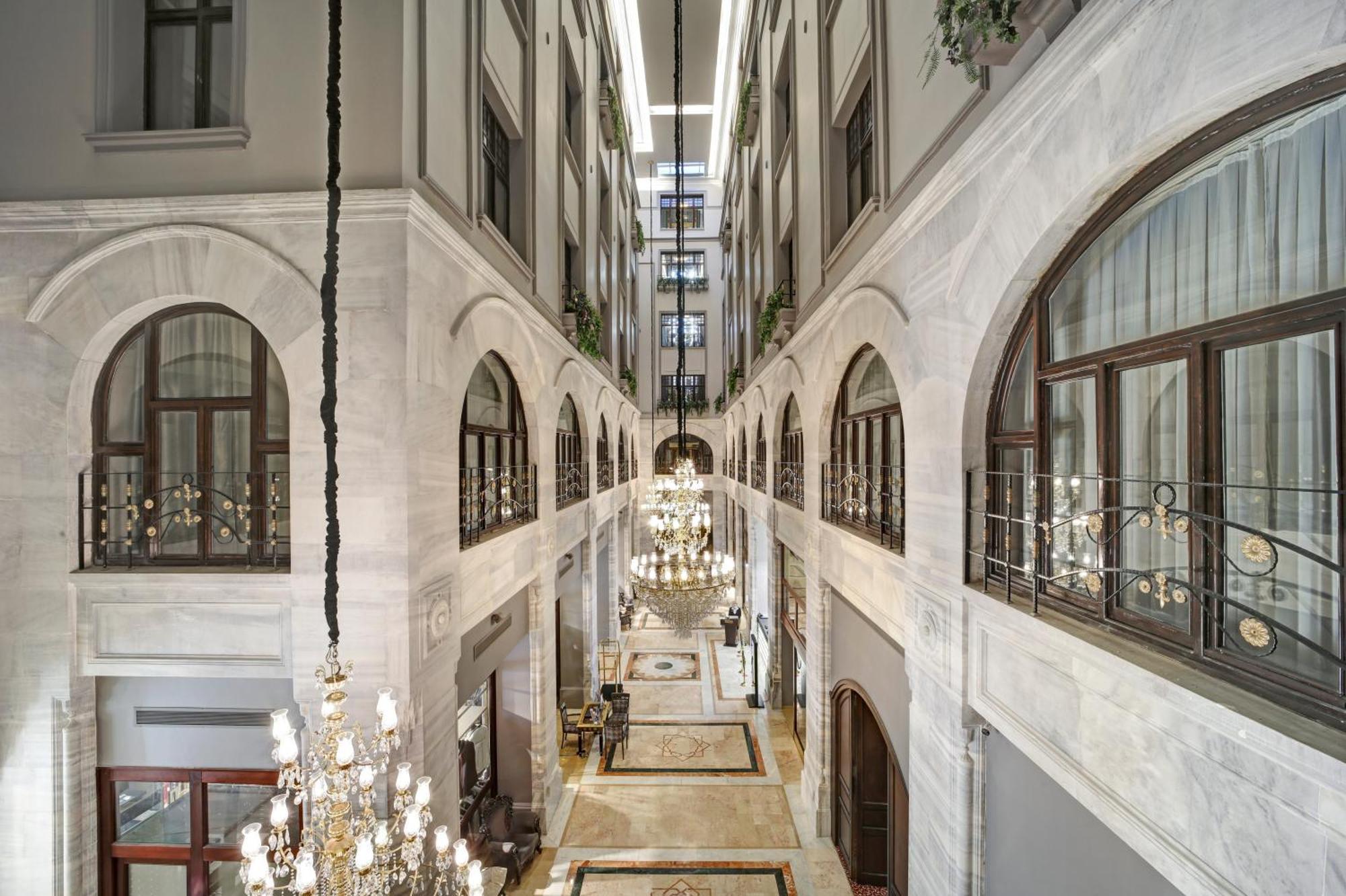Guest Room Atrium view King or Twin
