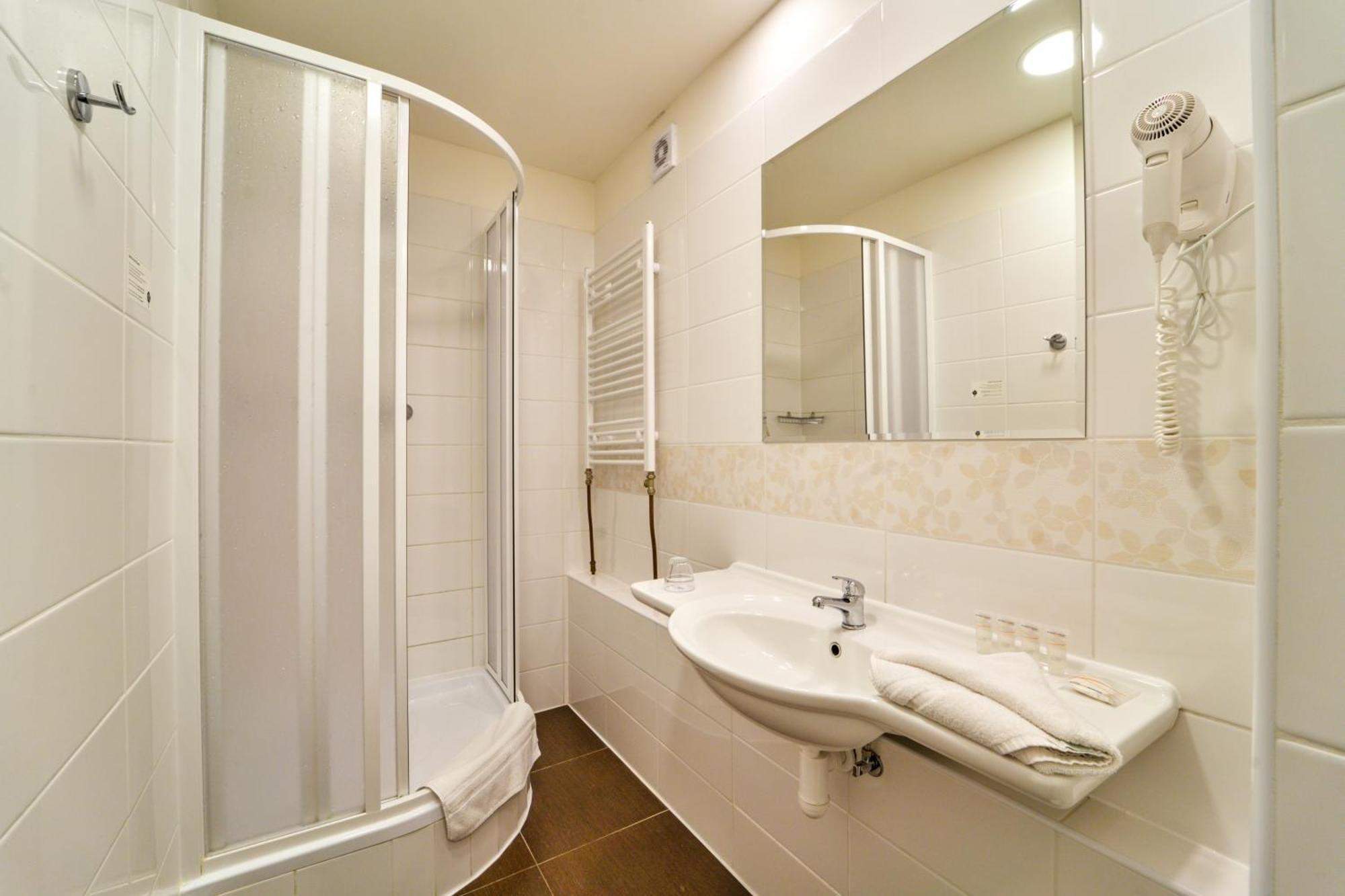 Single Room,1274947639:JPEG