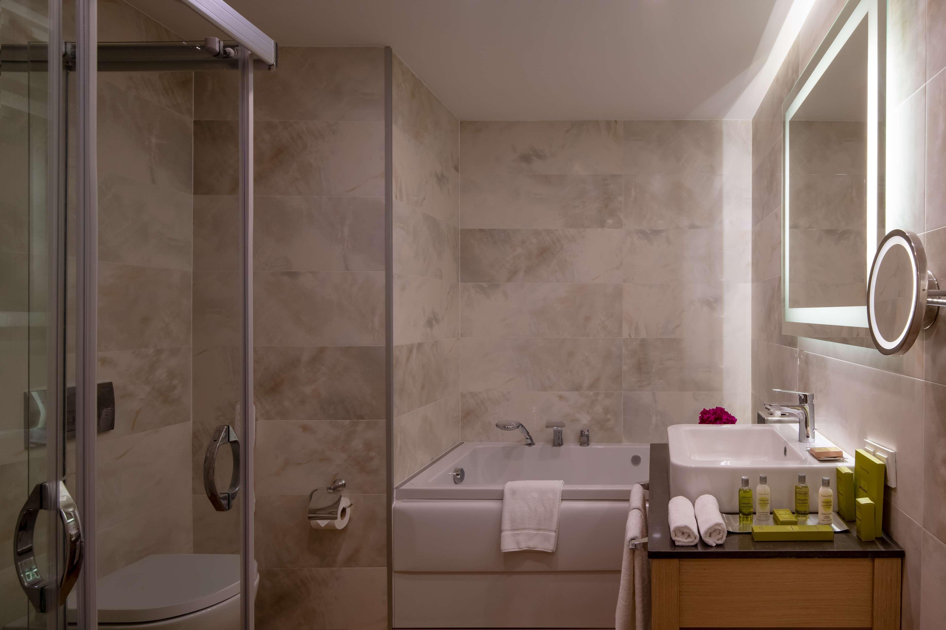 Superior Zimmer mit Queensize-Bett und Aussicht