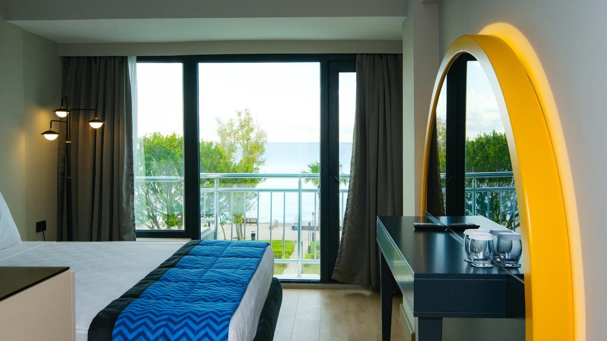 Deluxe Double or Twin Room Sea View,1275060292:JPEG