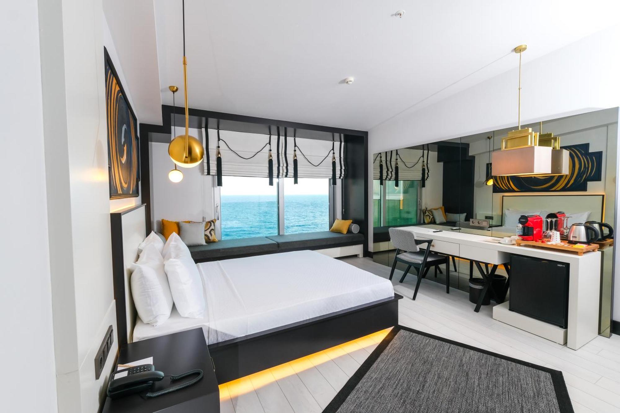 Deluxe Suite Sea View