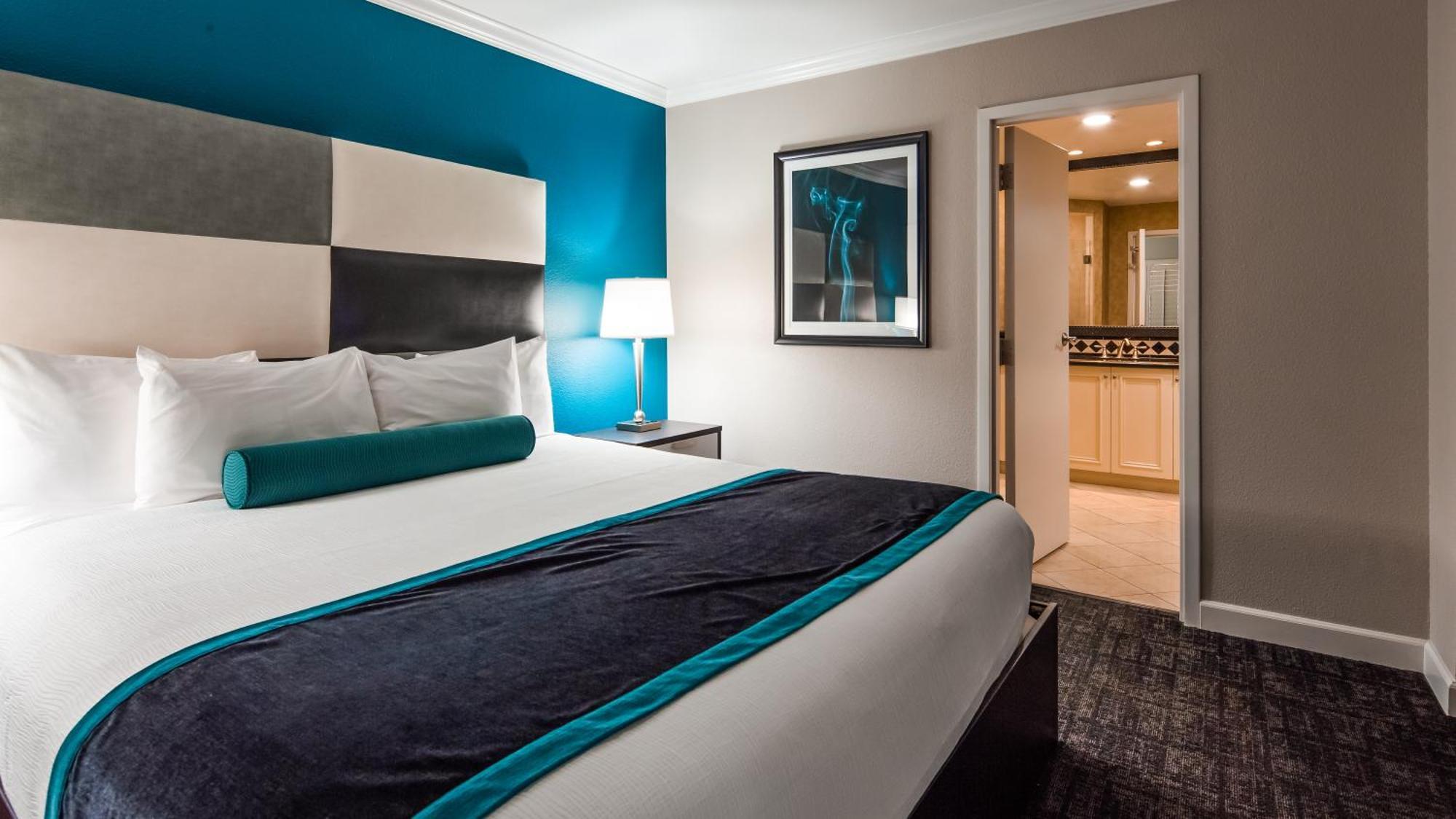Deluxe King Suite No Resort Fees,1275343003:JPEG
