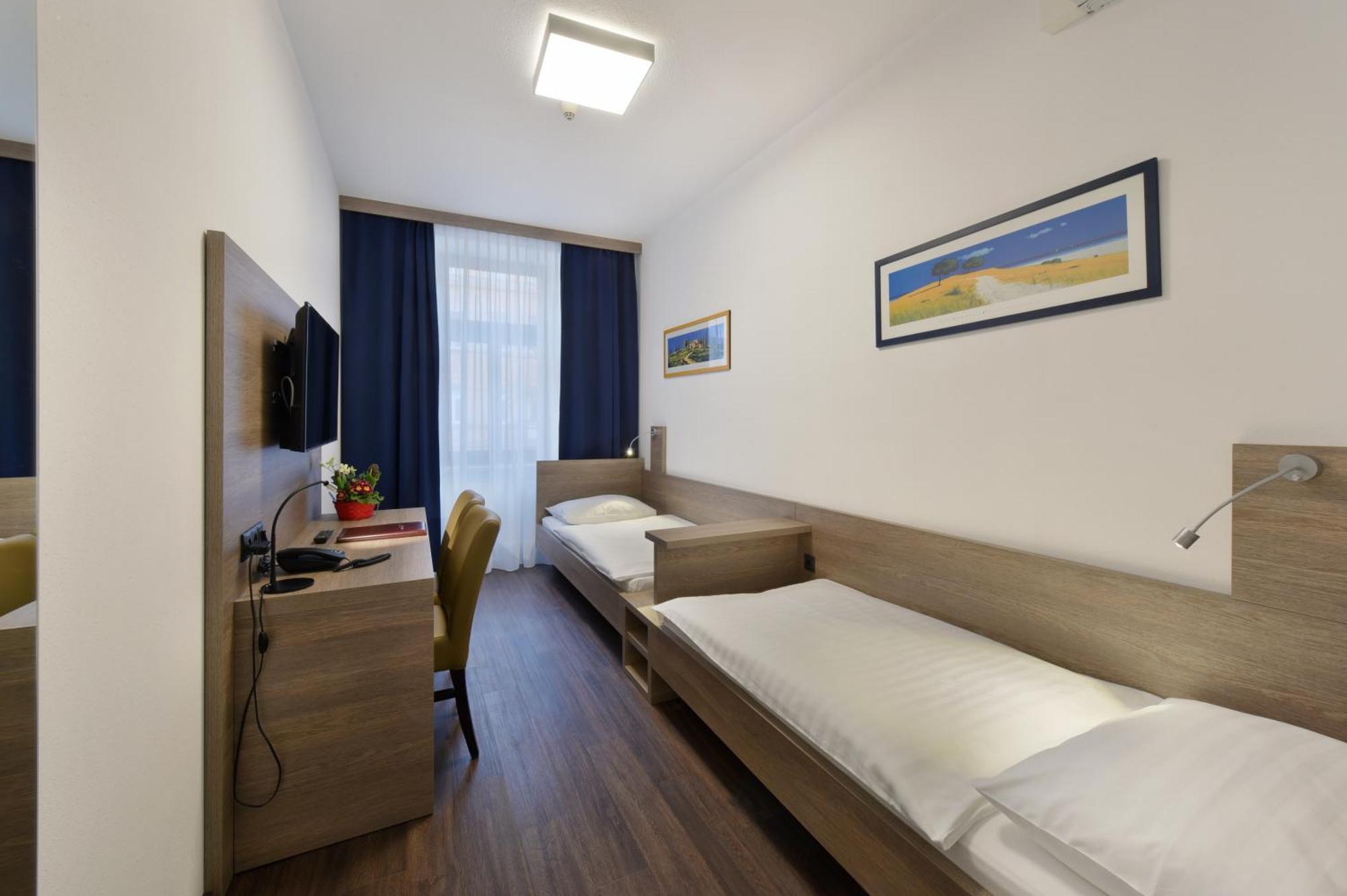 Twin Room,1589214335:JPEG