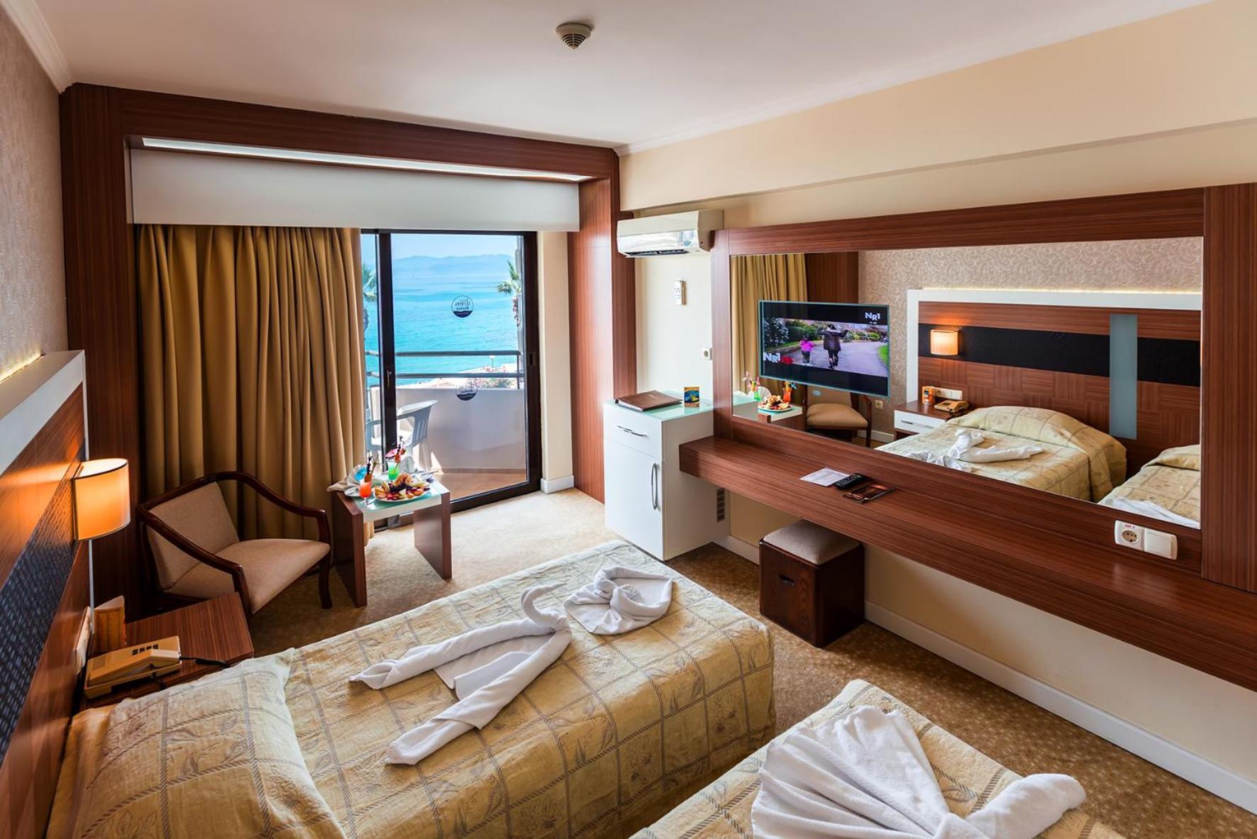 Double or Twin Room Sea View