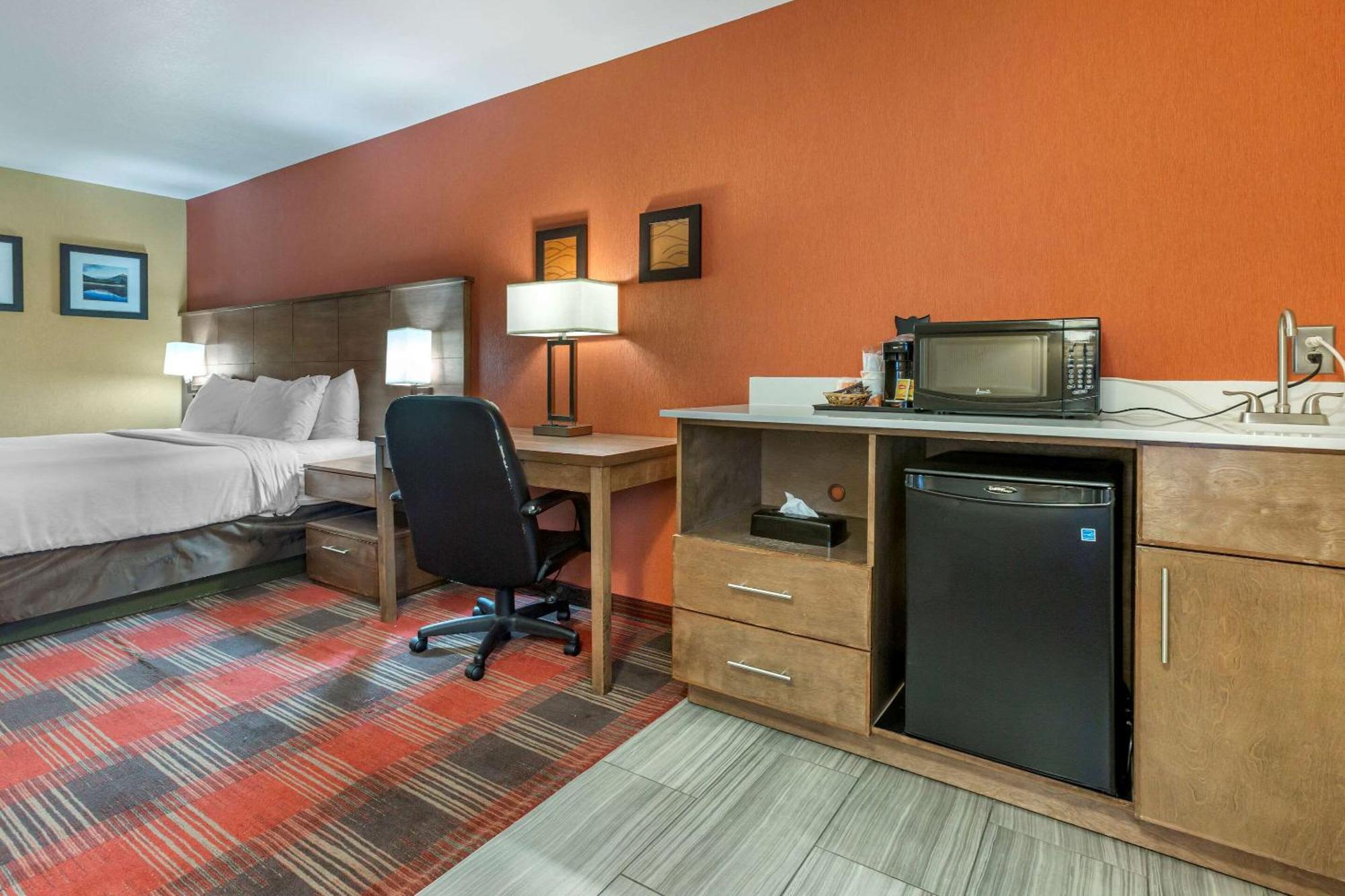 King Room Sofa-Bed Wet Bar Non-Smoking