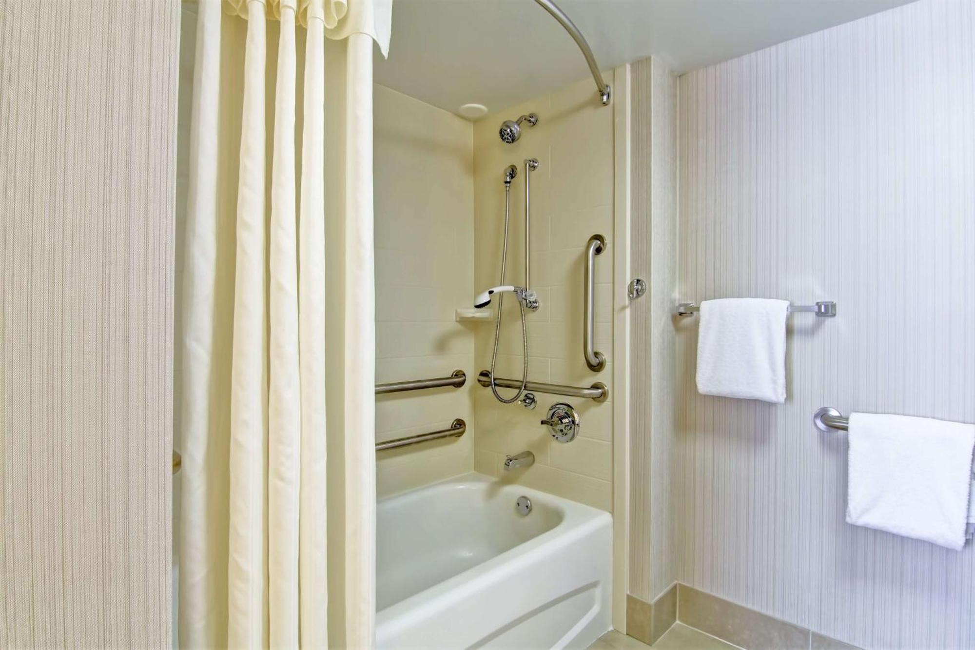 King Suite - Mobility Access/Non-Smoking,1592880516:JPEG