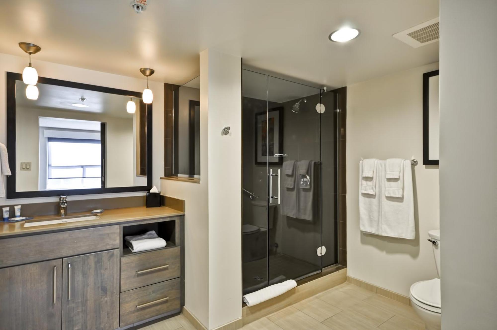 One-Bedroom King Suite,700340452:JPEG