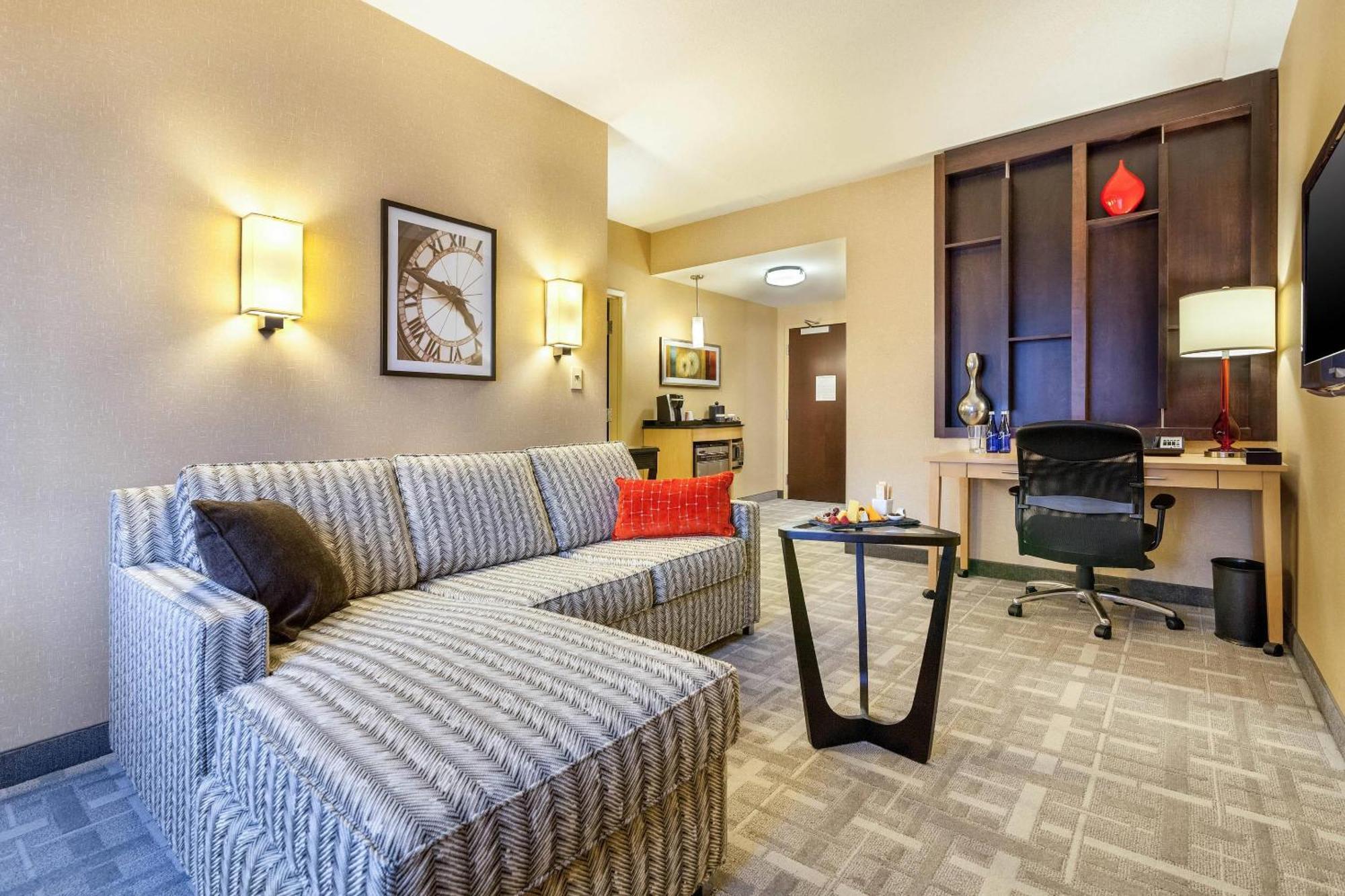 One-Bedroom King Suite Accessible or Non-Smoking
