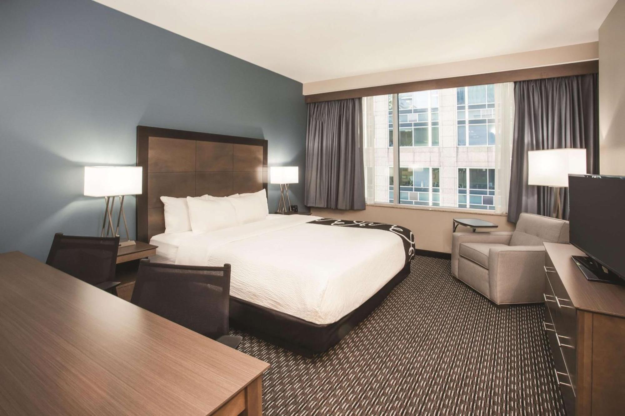 One-Bedroom Suite One King Bed Sofa Bed Non-Smoking