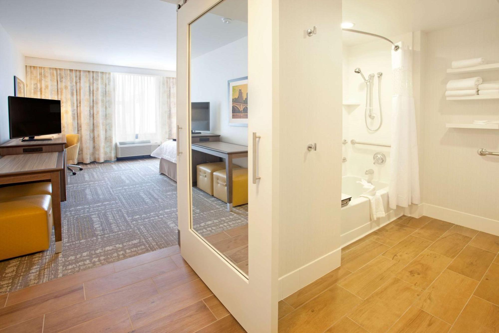 King Room Mobility Access or Non-Smoking