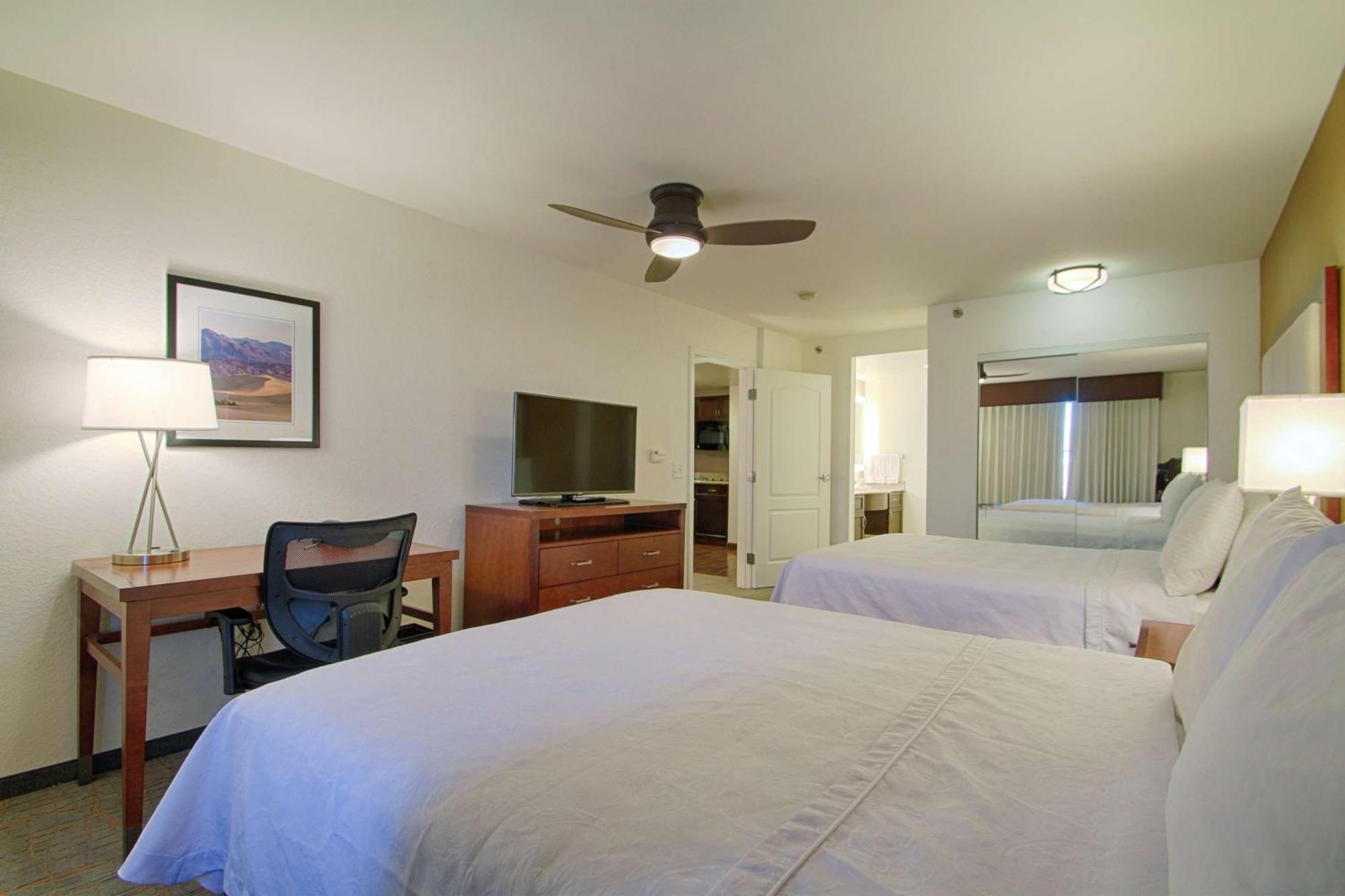 One-Bedroom Queen Suite Two Queen Beds Non-Smoking,1275464008:JPEG