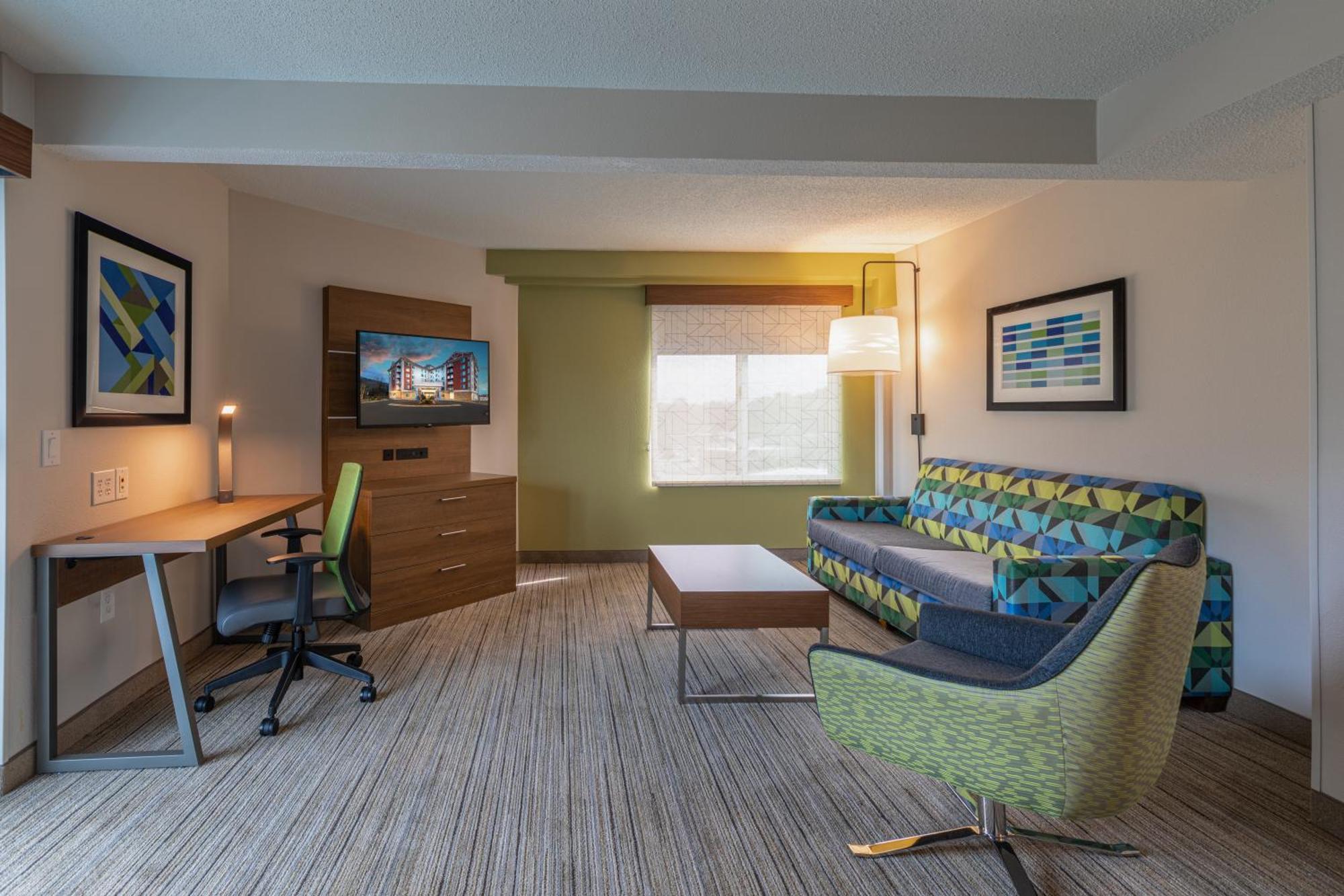 Two-Bedroom King Suite Non-Smoking,1438458907:JPEG