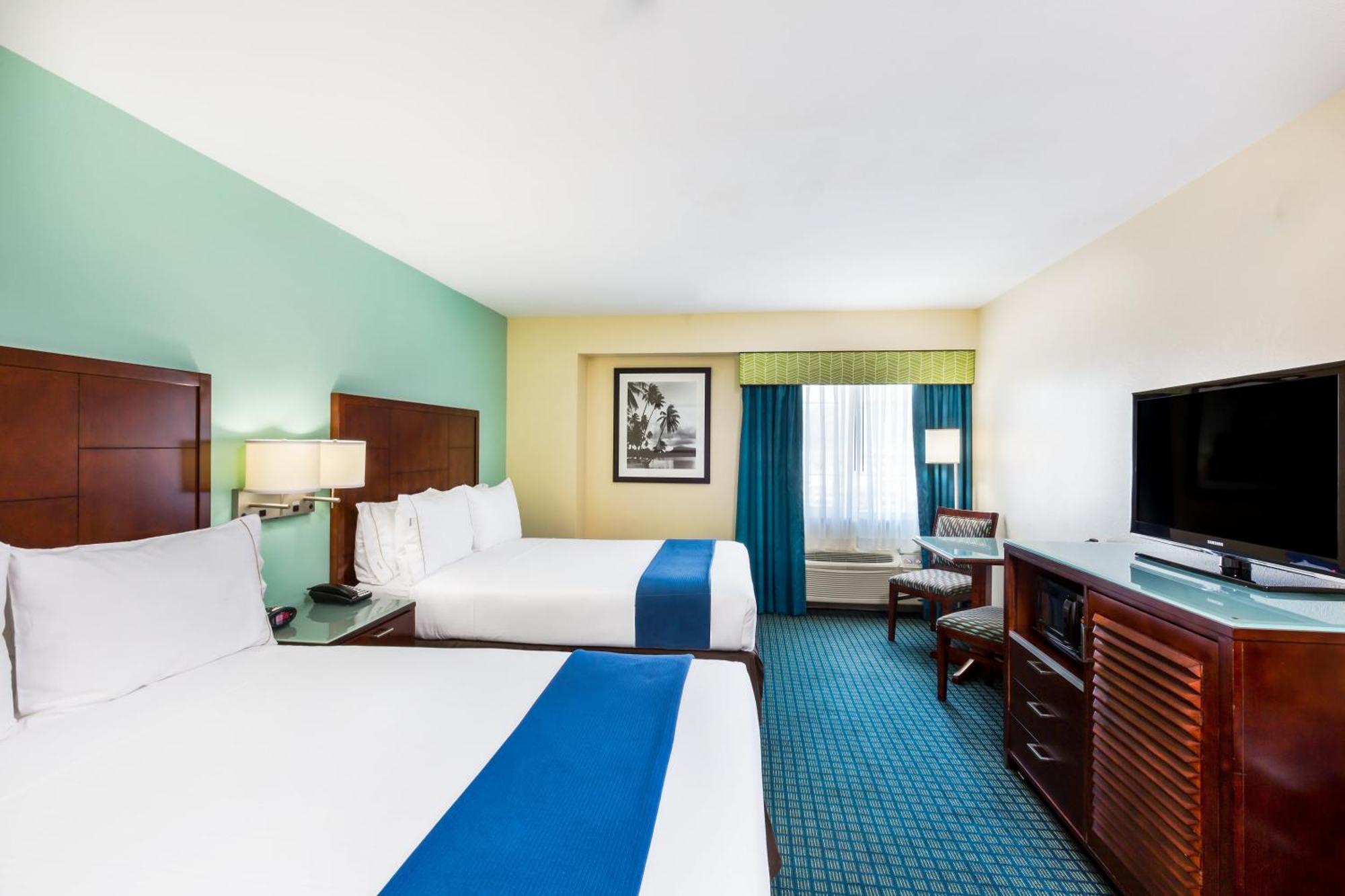 Queen Room with Two Queen Beds,1080987916:JPEG