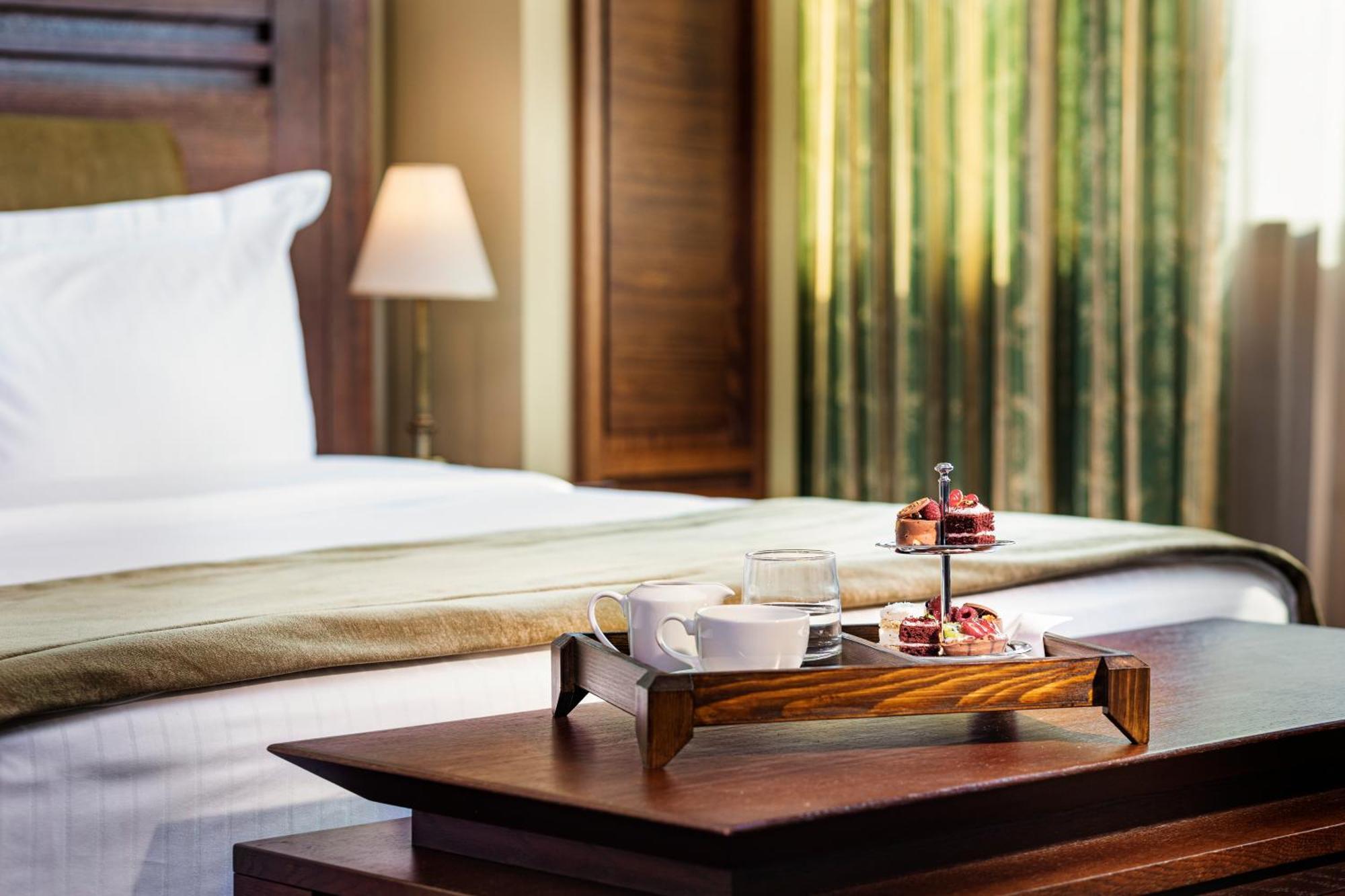 Executive Room Views to the City or to the National Theatre