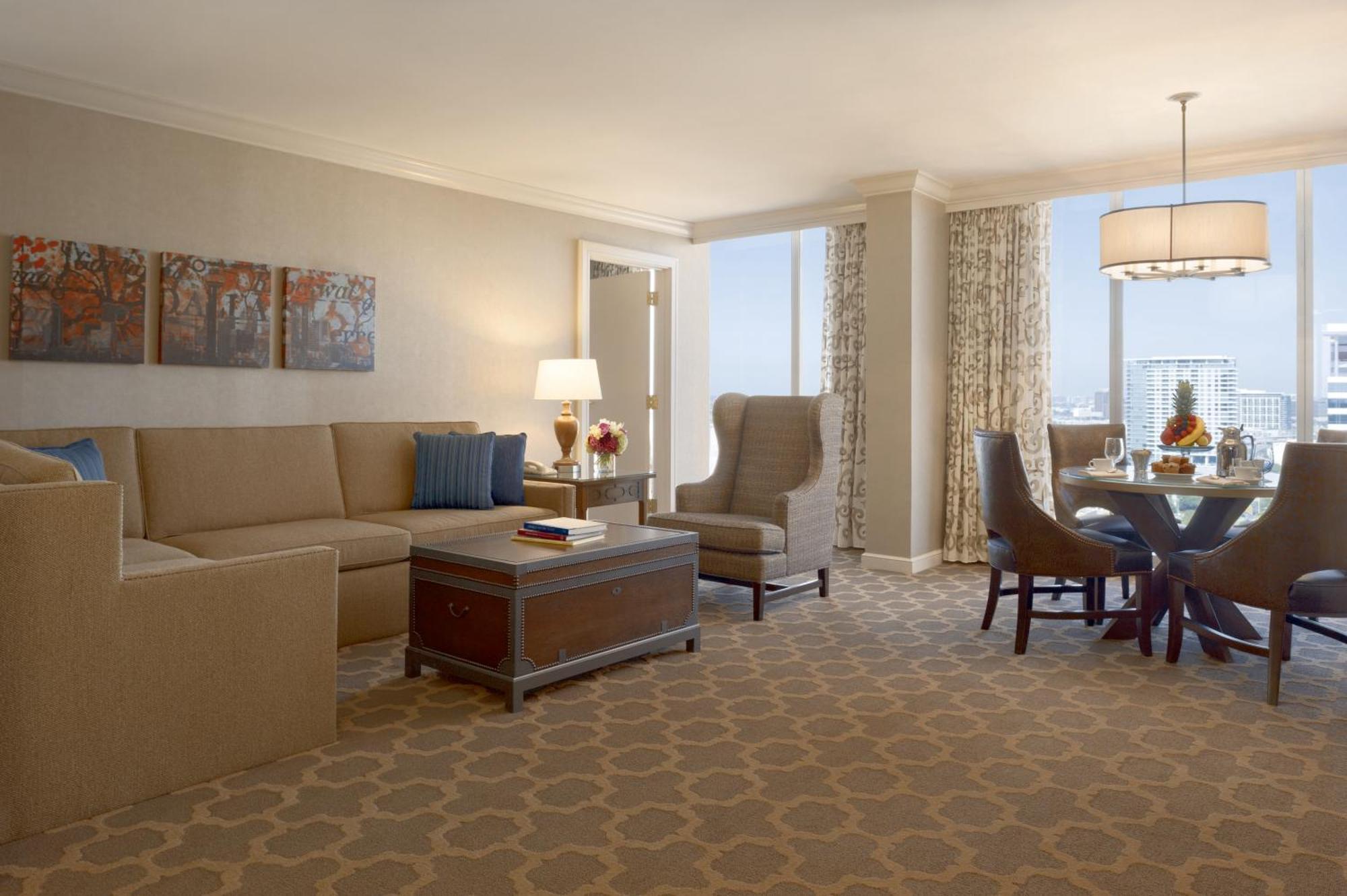 One-Bedroom King Suite with City View,1434484078:JPEG