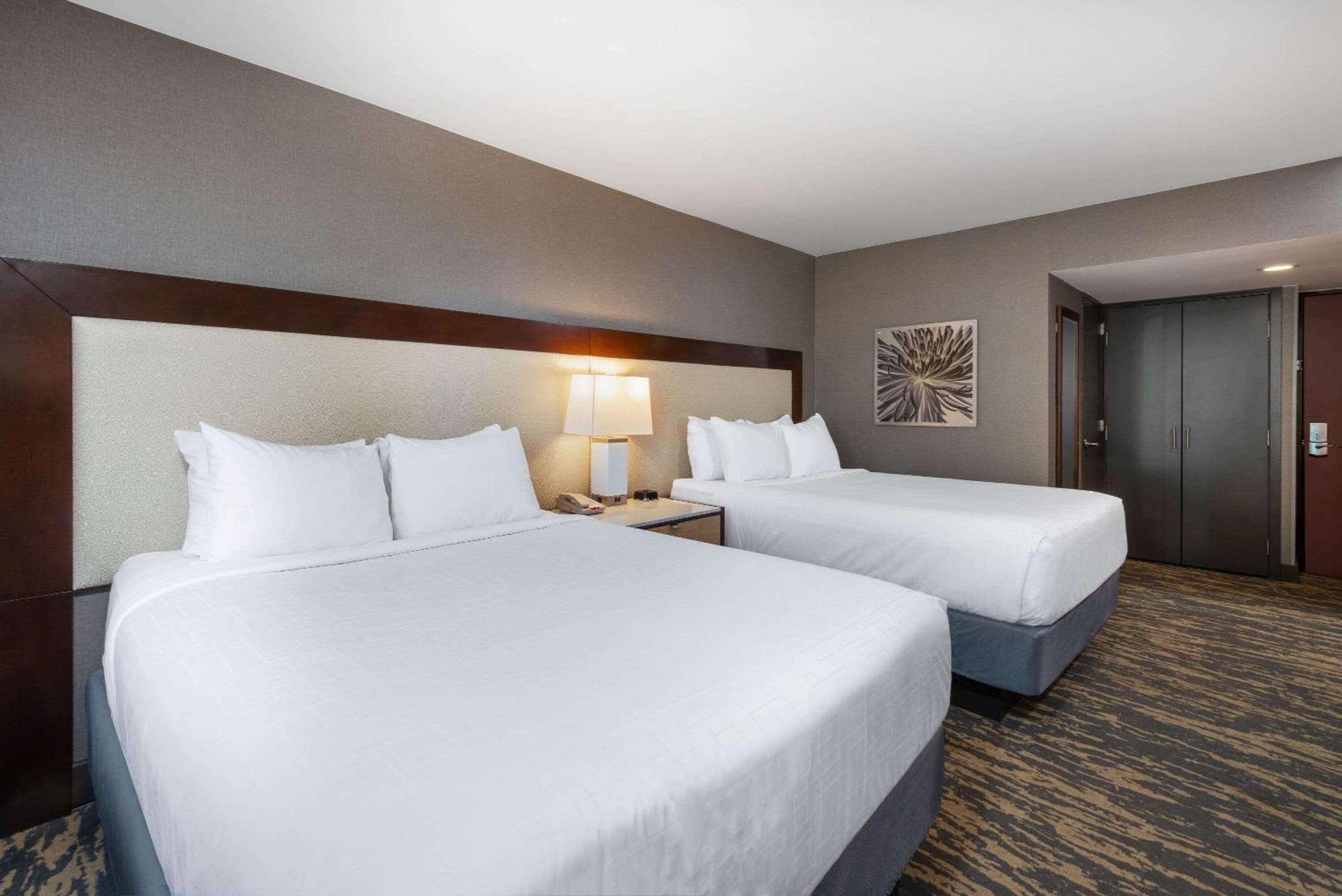 Queen Room Two Queen Beds Mobility Access or Non-Smoking