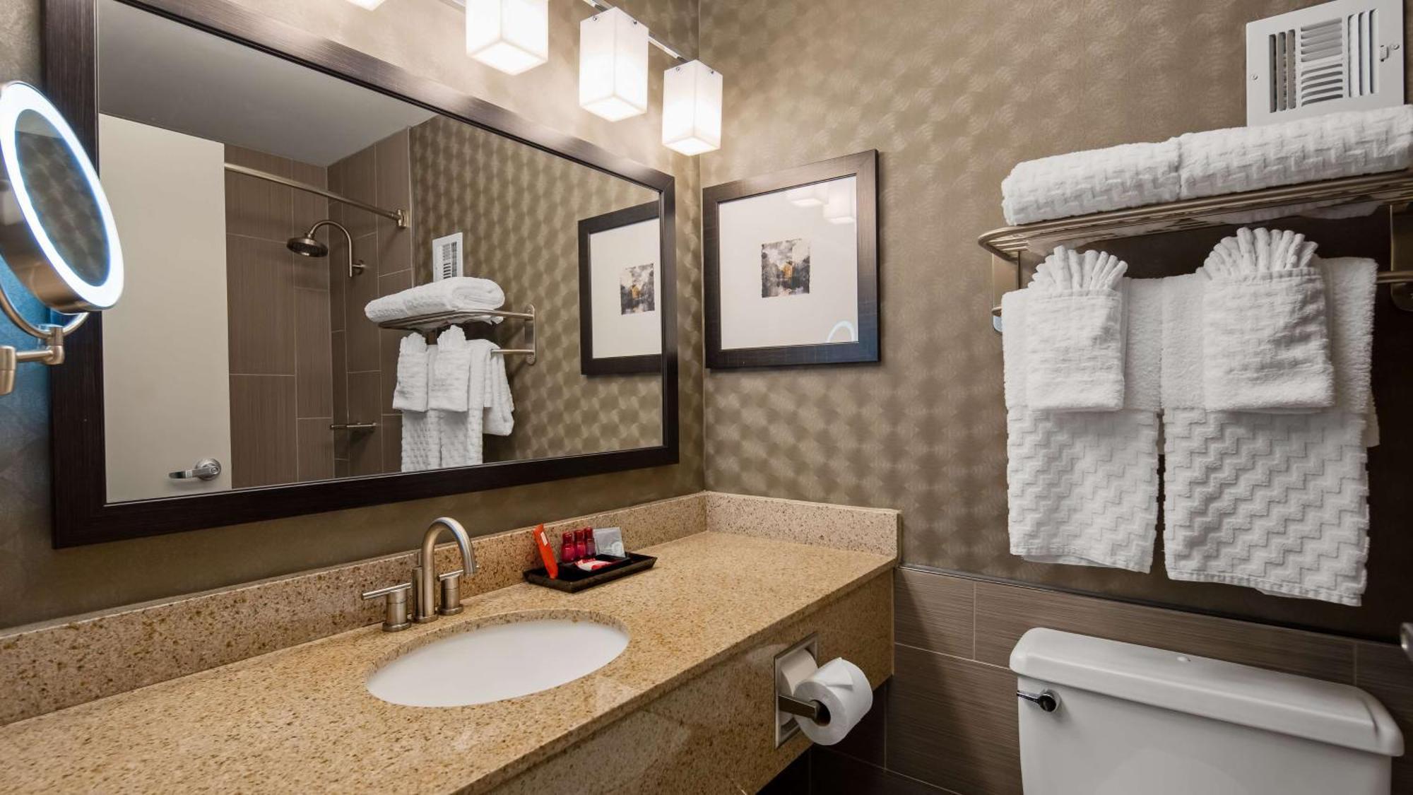 Queen Room Roll Shower Mobility Access