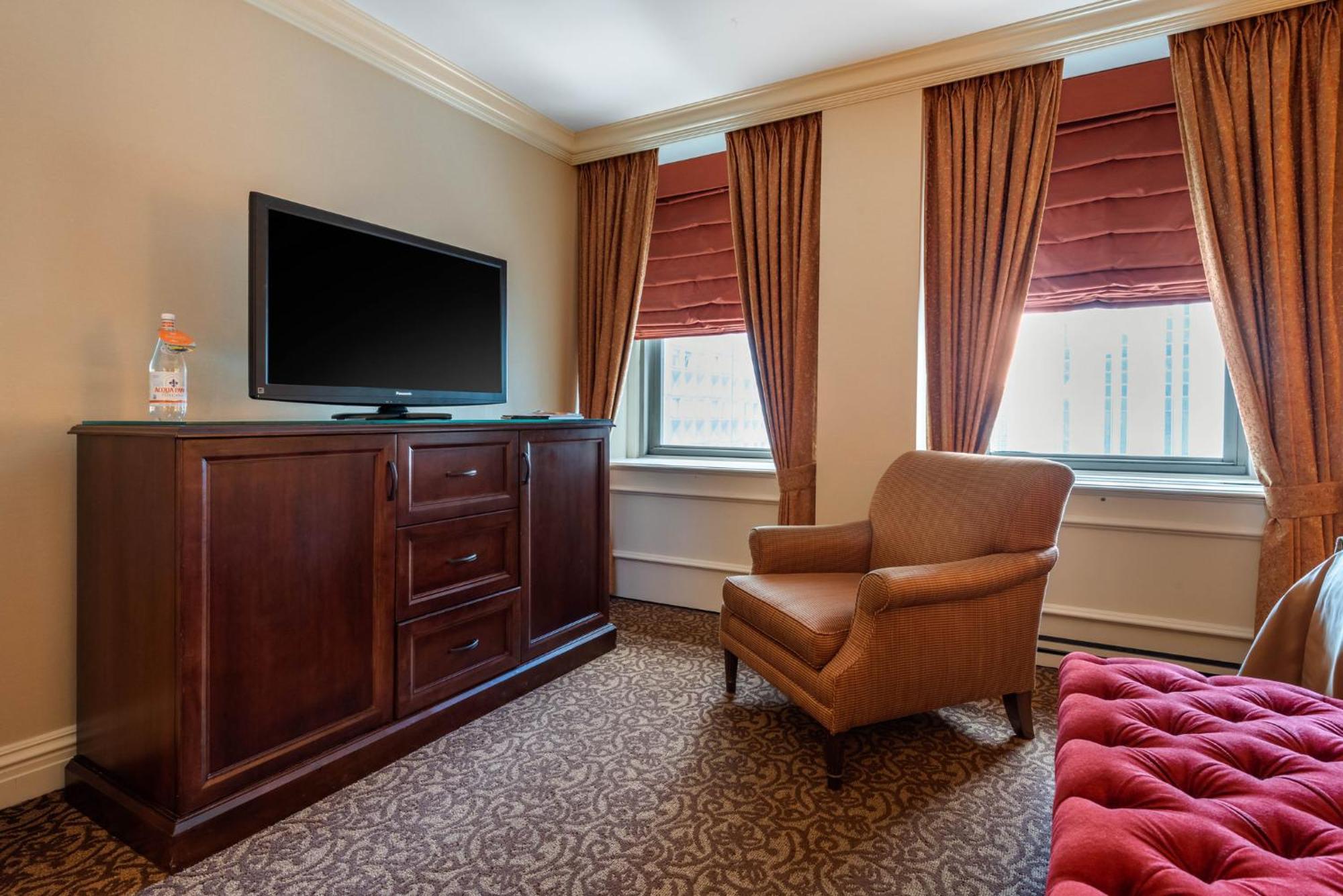 Deluxe Room One King Bed
