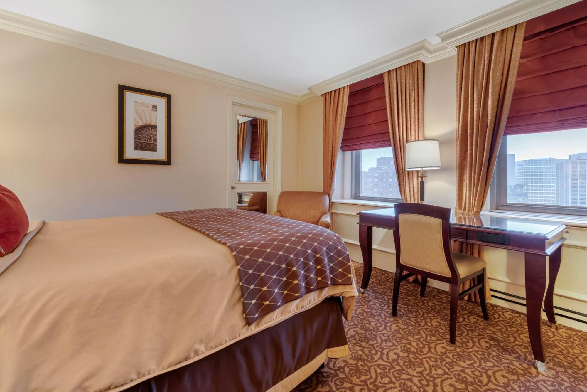 Deluxe Room One Queen Bed