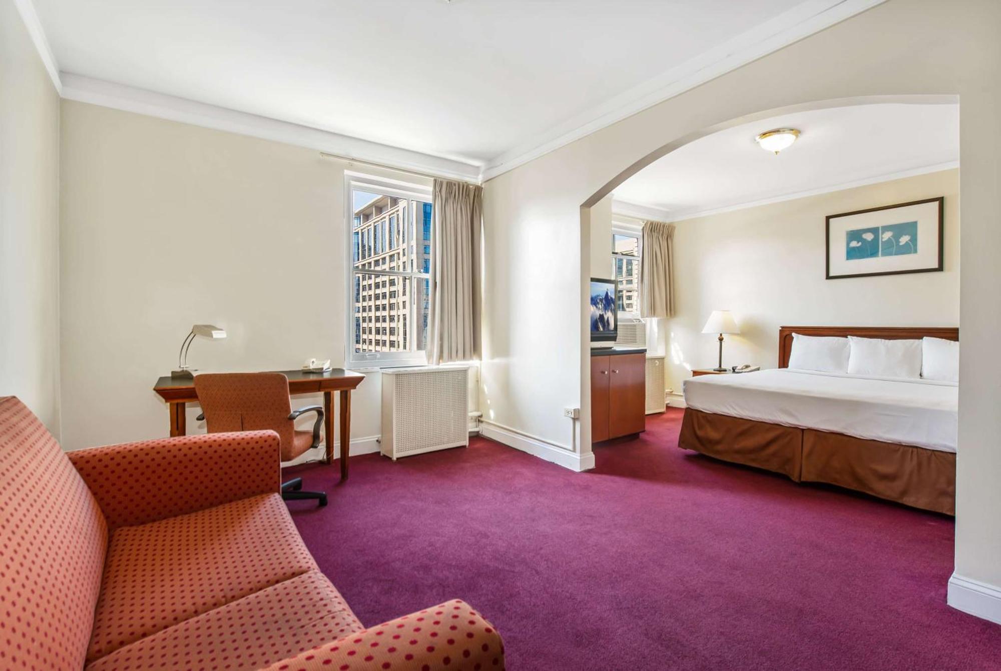 King Studio Suite Mobility Access or Non-Smoking