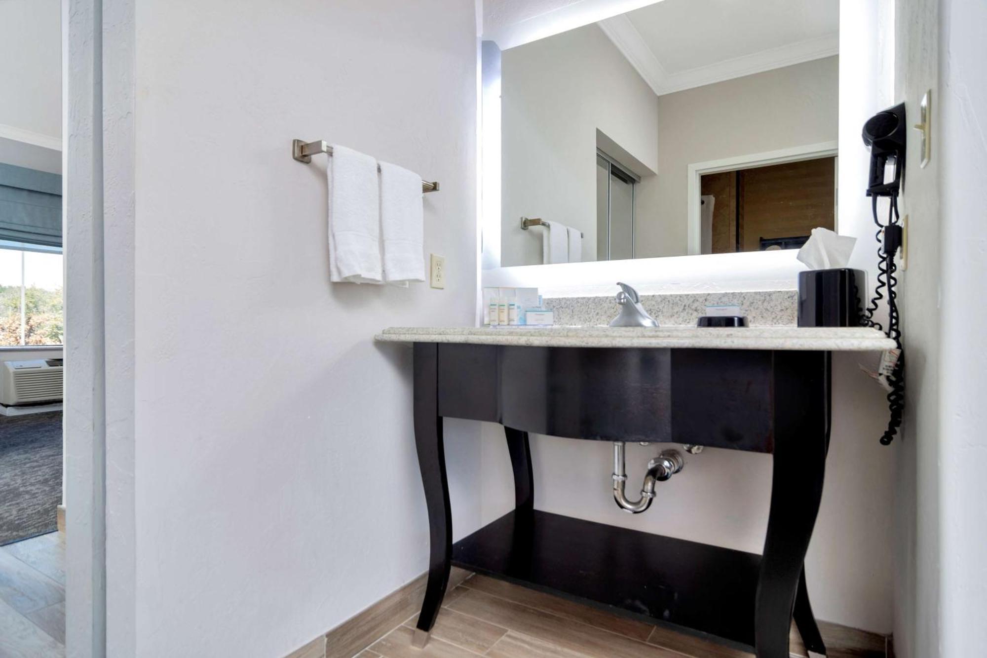 King Studio Suite Non-Smoking