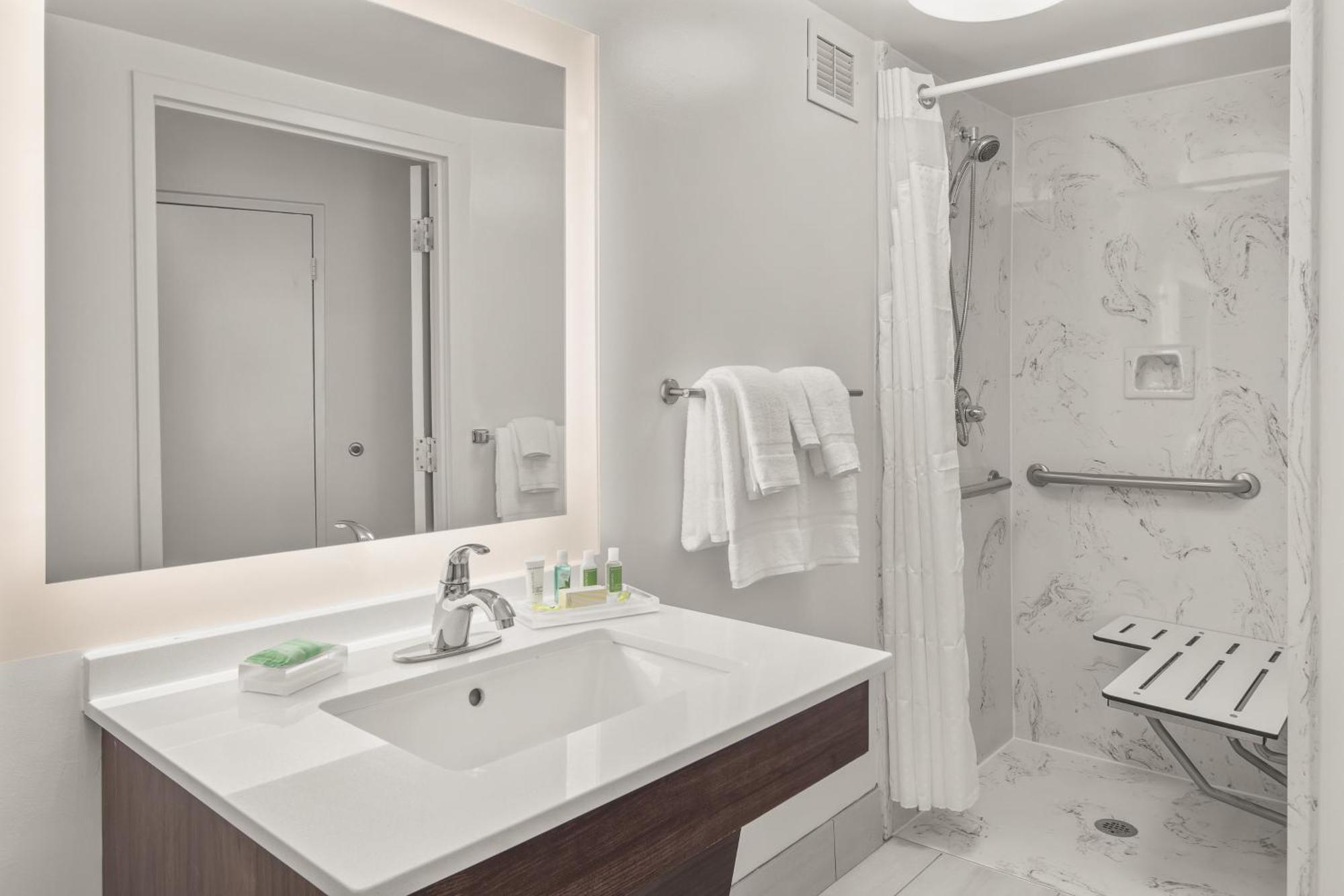 Standard Double Room with Roll In Shower - Mobility Accessible,1434807583:JPEG
