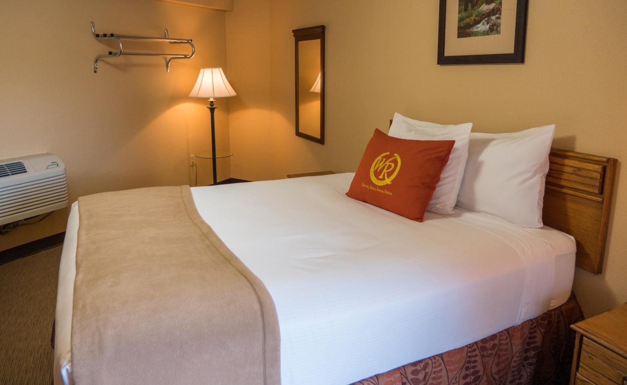 Queen Poolside Guestroom