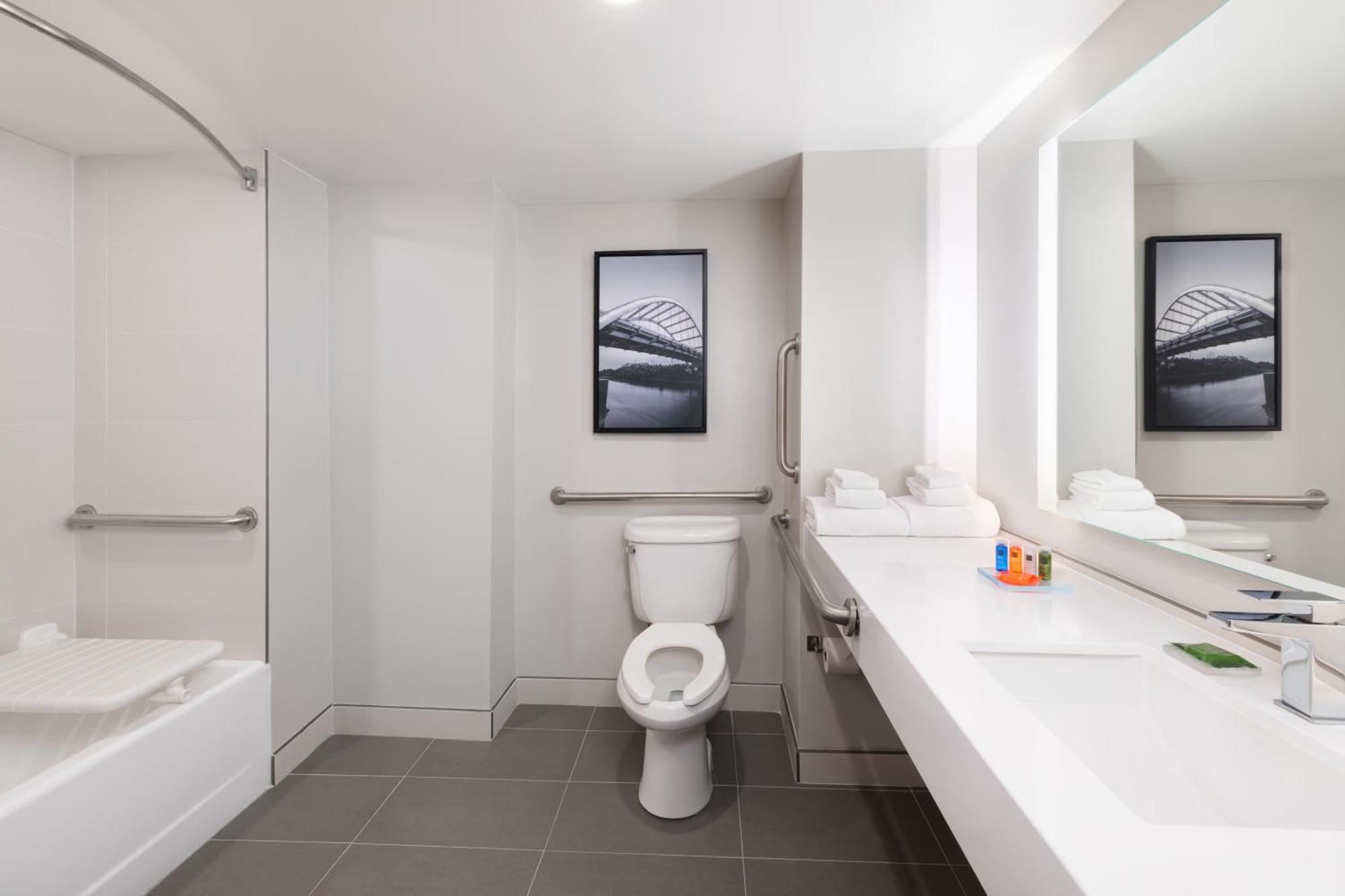 King Room Roll Shower Disability Access or Non-Smoking