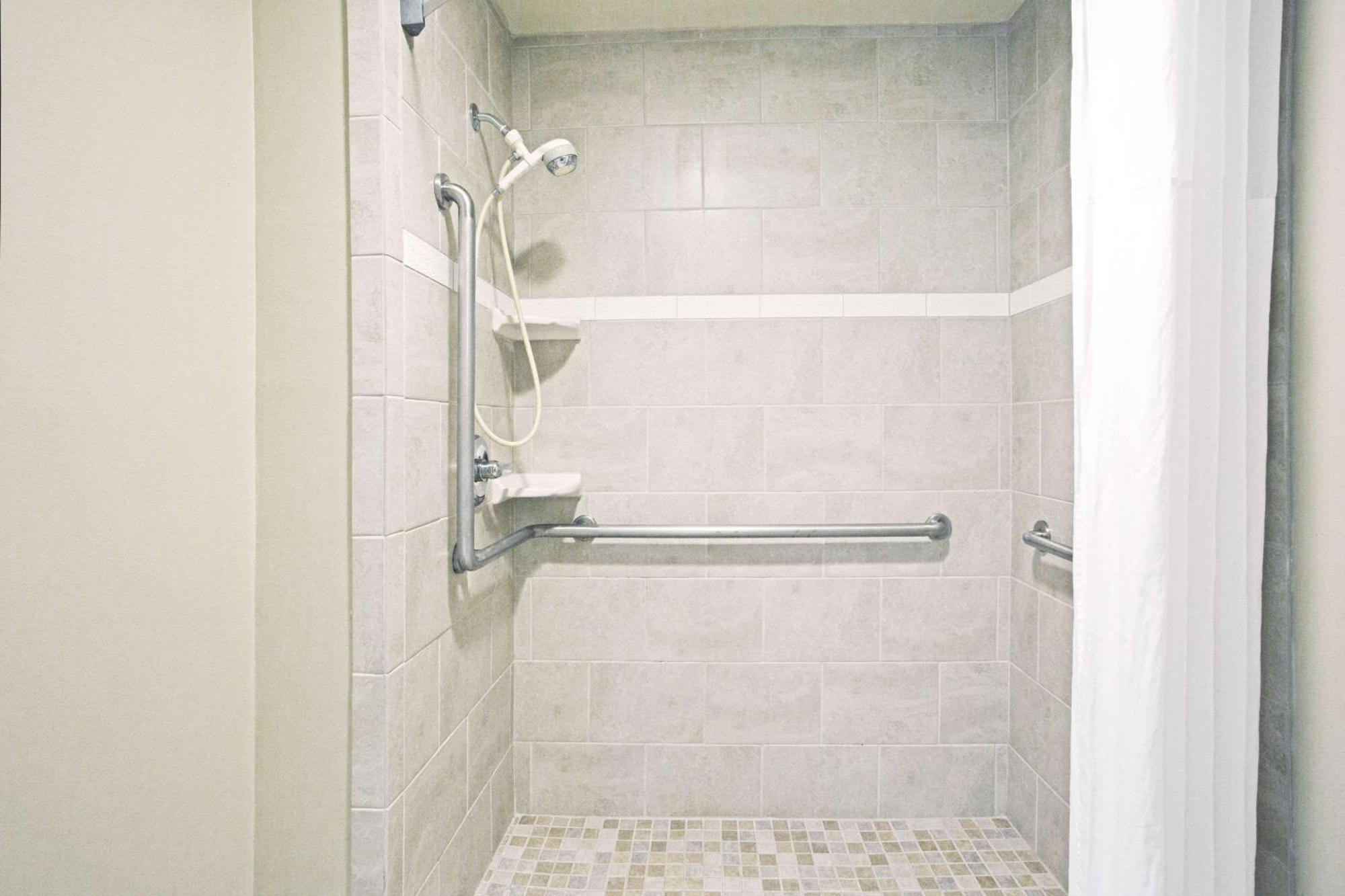 Queen Room Two Queen Beds Roll Shower Mobility Accessible or Non-Smoking,1622040359:JPEG